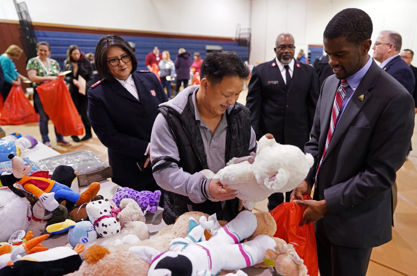 The Salvation Army served over 1,500 families over the weekend. St. Paul Mayor Melvin Carter stopped in at the Salvation Army toy shop in St. Paul on Monday, Dec. 23, to lend a hand.