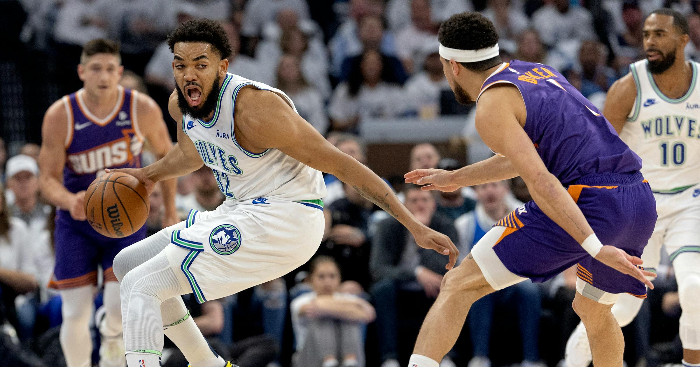 Live updates from the game 2 Live updates from the game 2