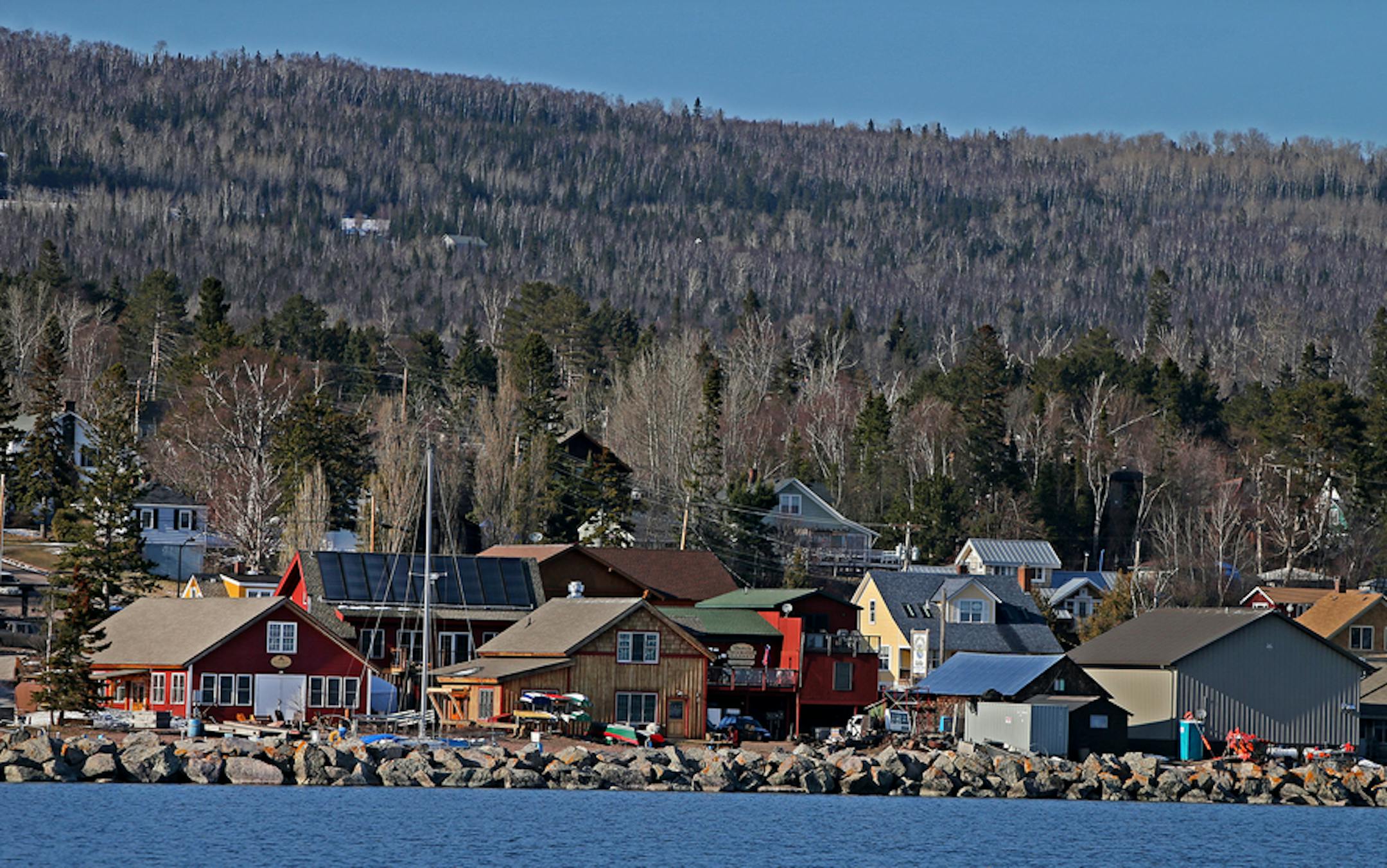 Signs of Spring were evident with the melting snow and ice, Sunday, April 27, 2014 in Grand Marais, MN. ] (ELIZABETH FLORES/STAR TRIBUNE) ELIZABETH FLORES &#xa5; eflores@startribune.com ORG XMIT: MIN1405051436175518