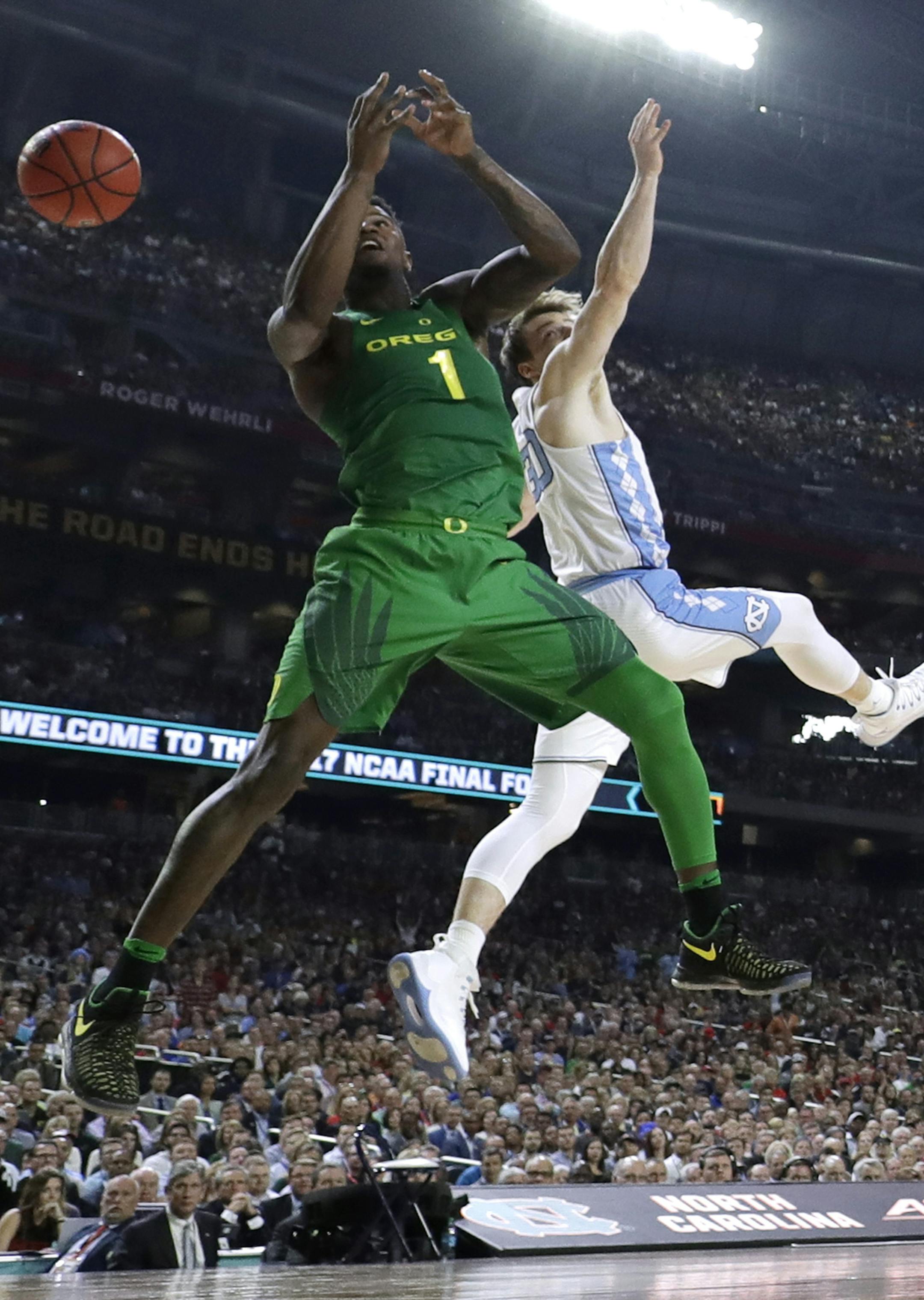 Oregon forward Jordan Bell (1) fights for a rebound with North Carolina guard Stilman White, right, during the first half in the semifinals of the Final Four NCAA college basketball tournament, Saturday, April 1, 2017, in Glendale, Ariz. (AP Photo/David J. Phillip)