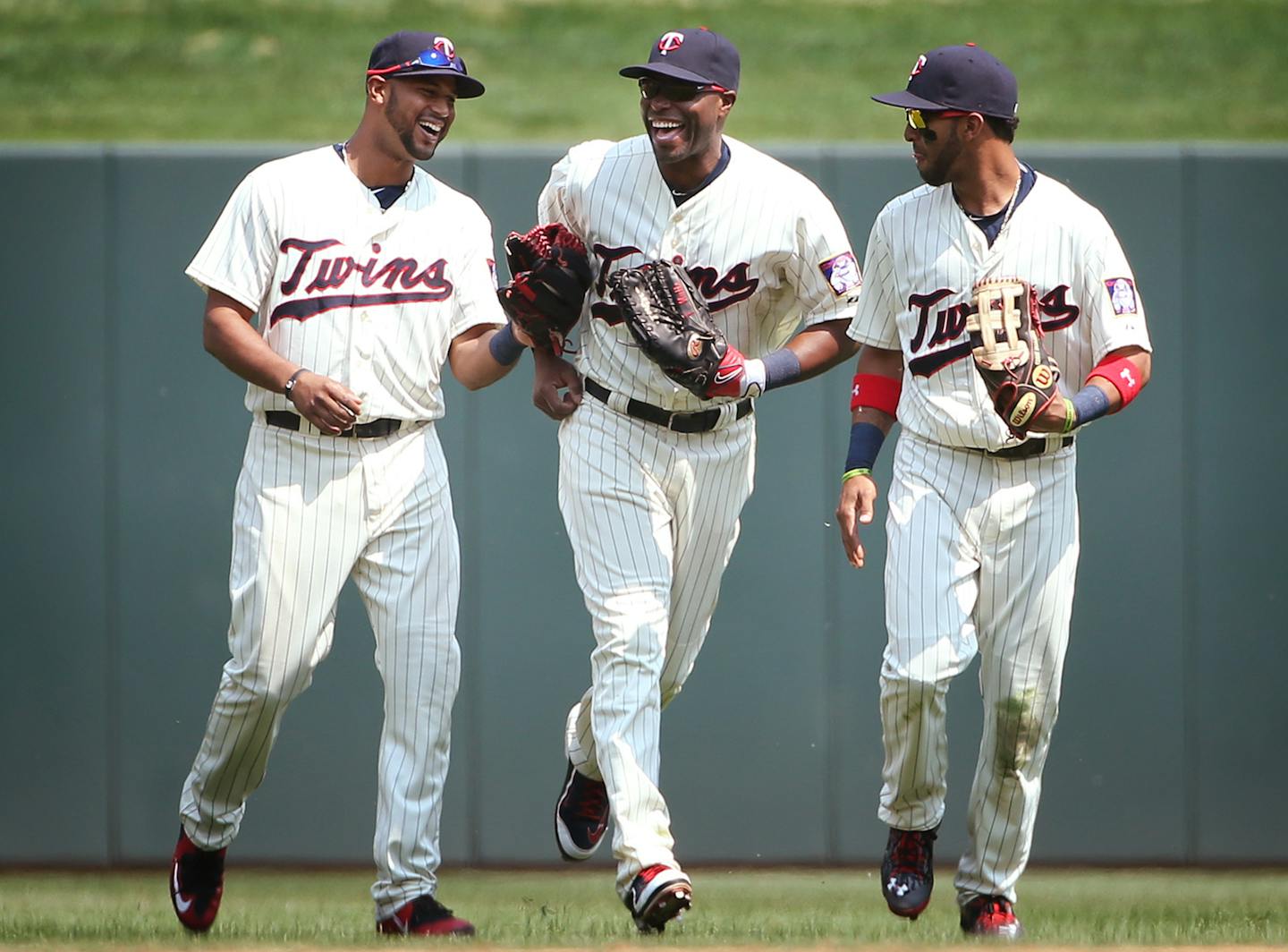 Minnesota Twins center fielder Aaron Hicks (32), from left, Minnesota Twins right fielder Torii Hunter (48) and Minnesota Twins left fielder Eddie Rosario (20).