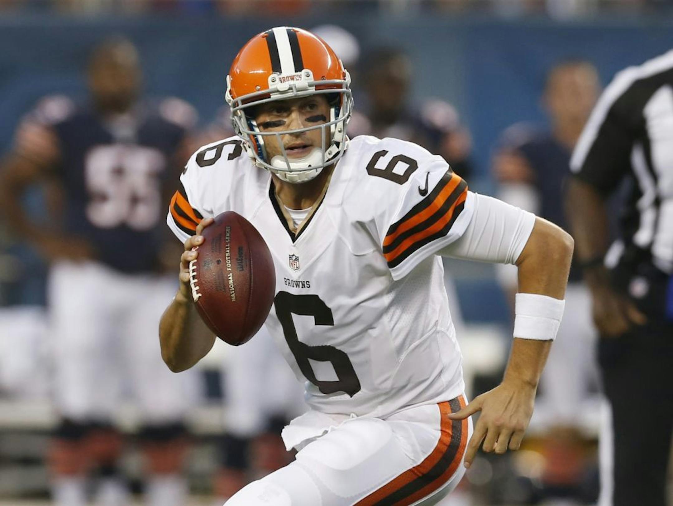 Cleveland Browns quarterback Brian Hoyer (6)