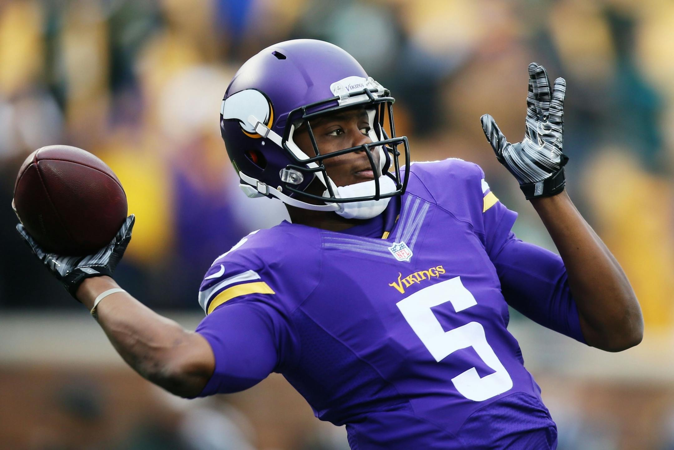 Vikings quarterback Teddy Bridgewater warms up before Sunday's game against the Green Bay Packers.