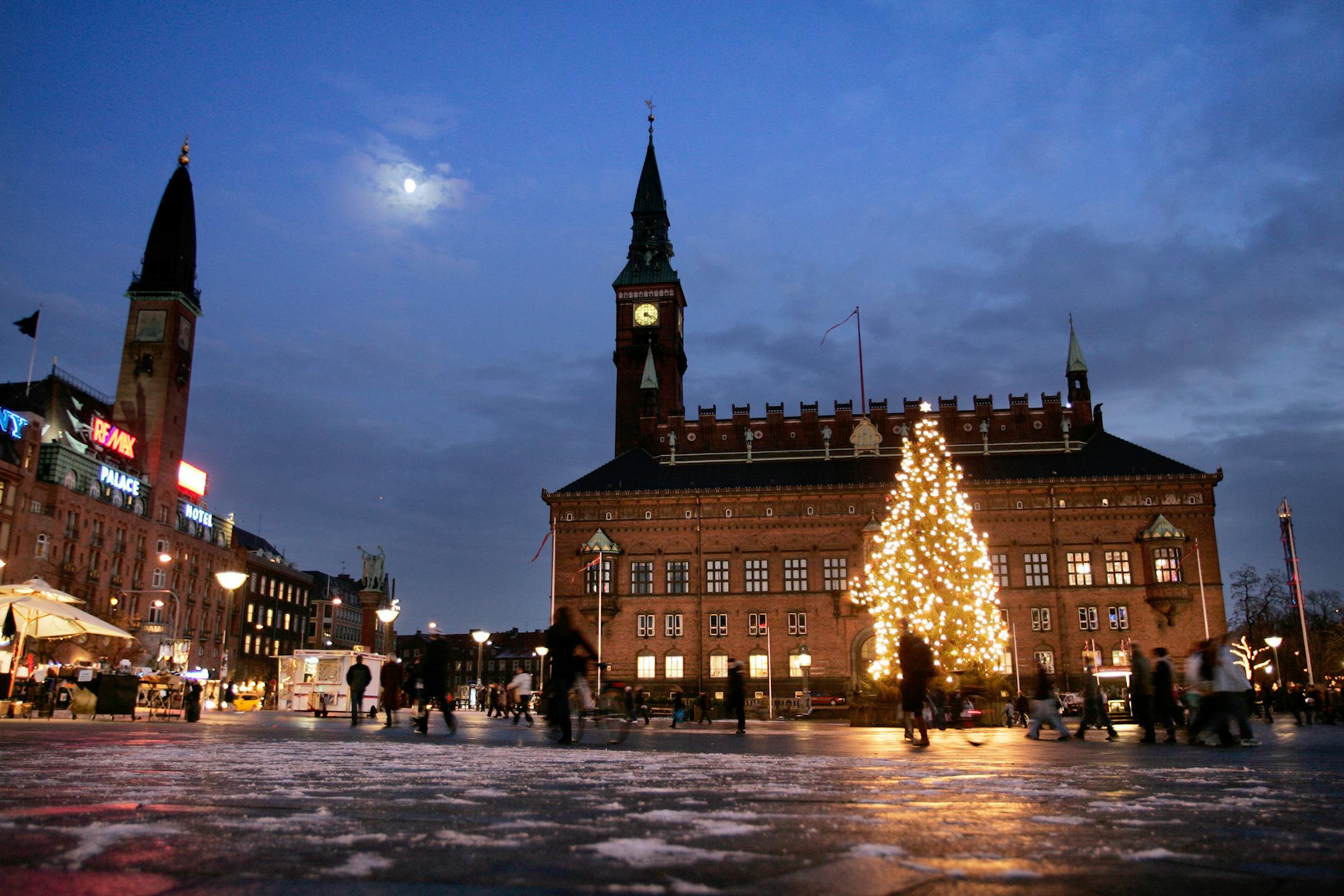 A Christmas tree at City Hall Square.