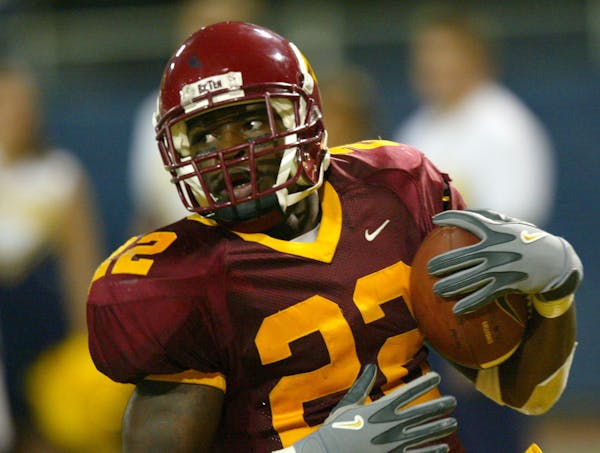 gophers v michigan - 10/10/03 -- Minnesota's Laurence Maroney runs in a TD in the third quarter.