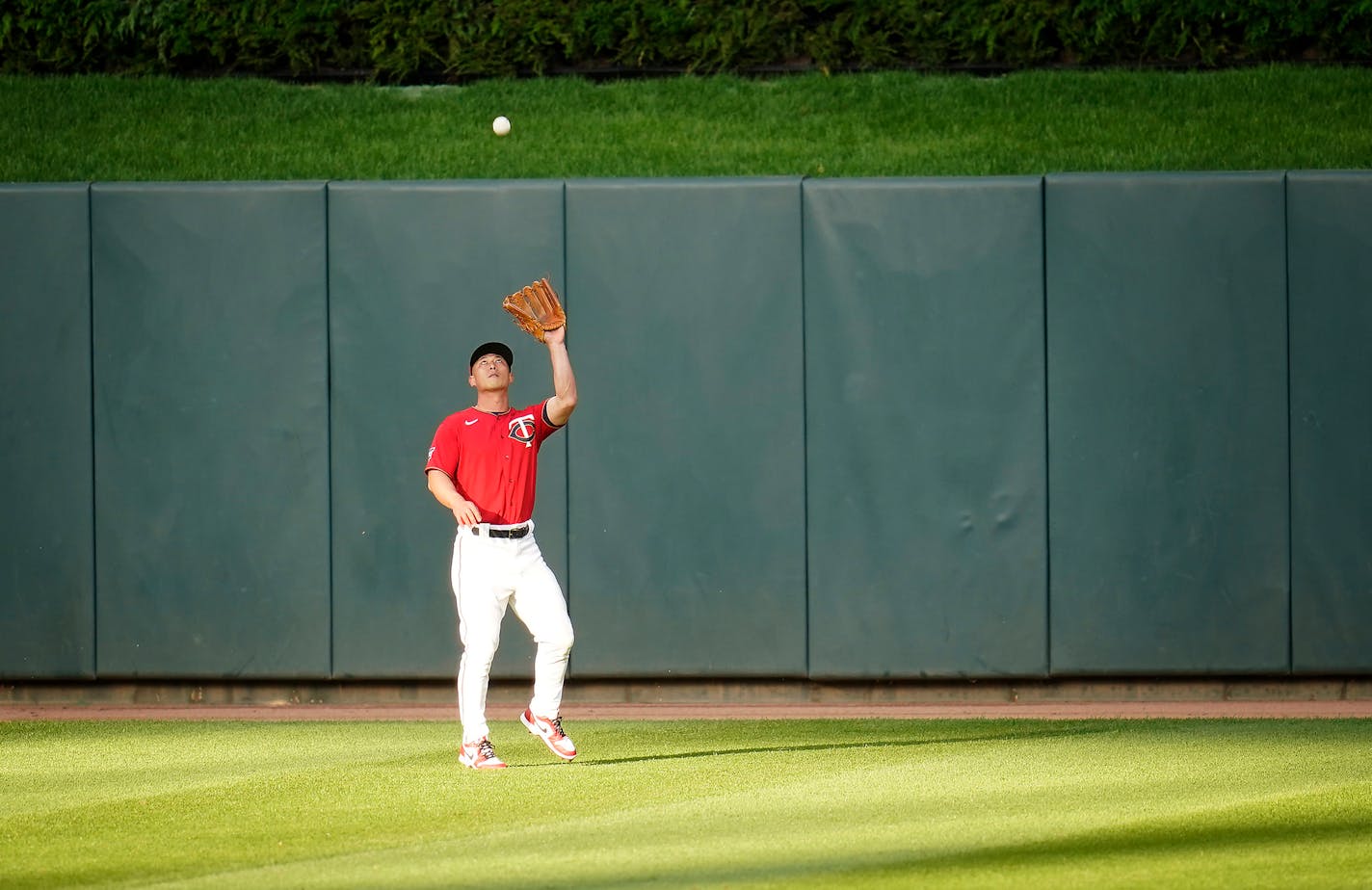 Minnesota Twins center fielder Rob Refsnyder (38) caught a fly ball in the second inning. ] leila.navidi@startribune.com