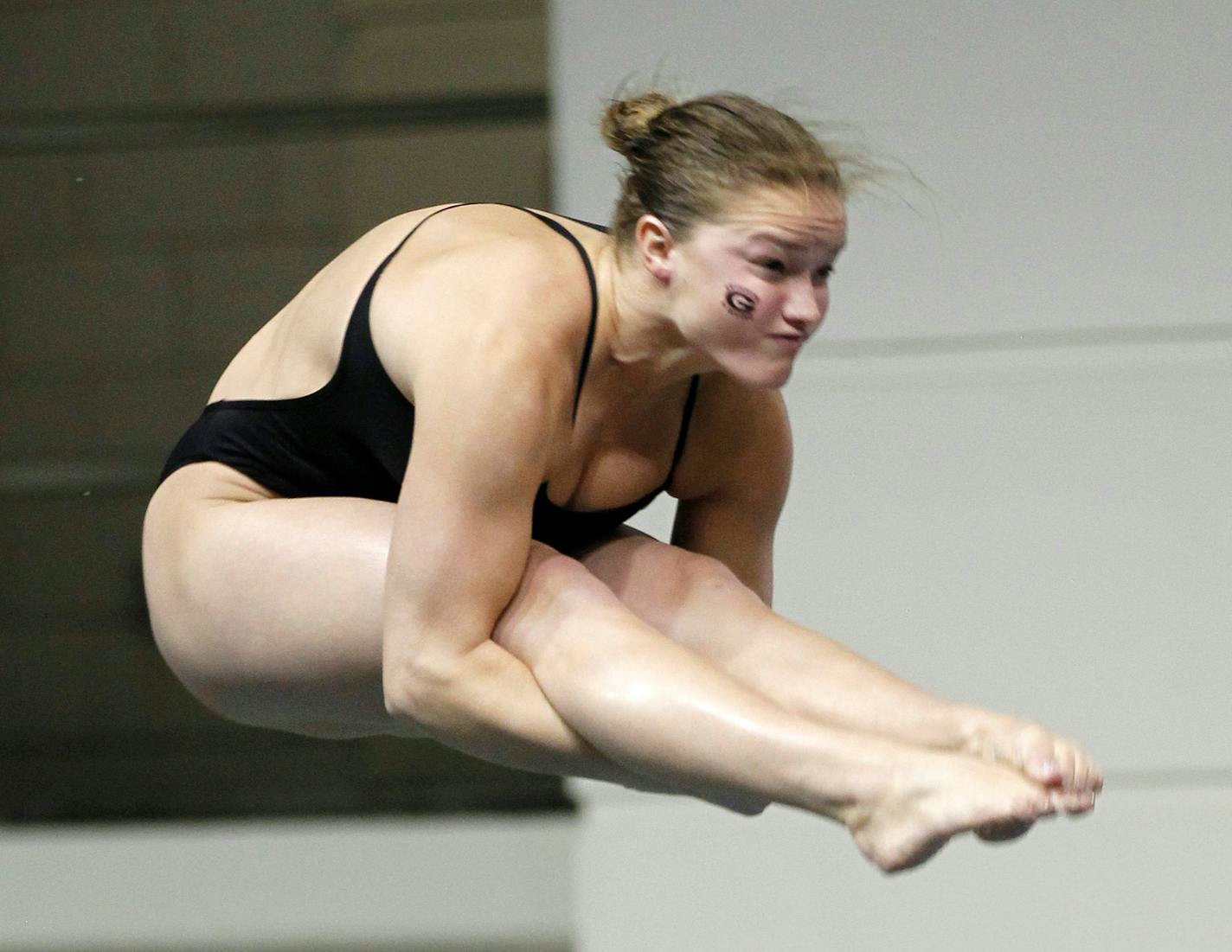 Laura Ryan of Georgia competes in 3 Meter Diving at he NCAA Women's Division I Championships in Minneapolis, Friday March 21. 2014.(AP Photo/Andy Clayton-King)