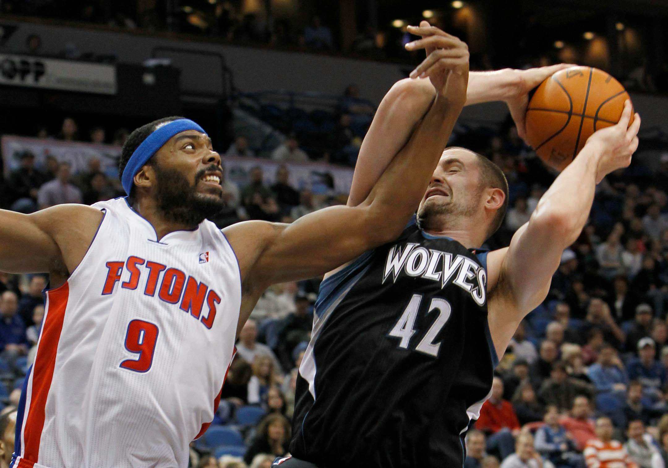Minnesota Timberwolves forward Kevin Love (42)