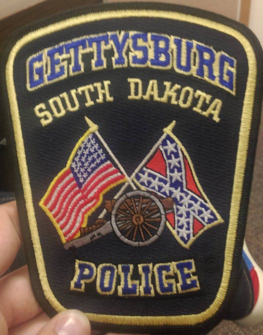 The insignia of the Gettysburg, S.D. police department features both an American and Confederate flag.