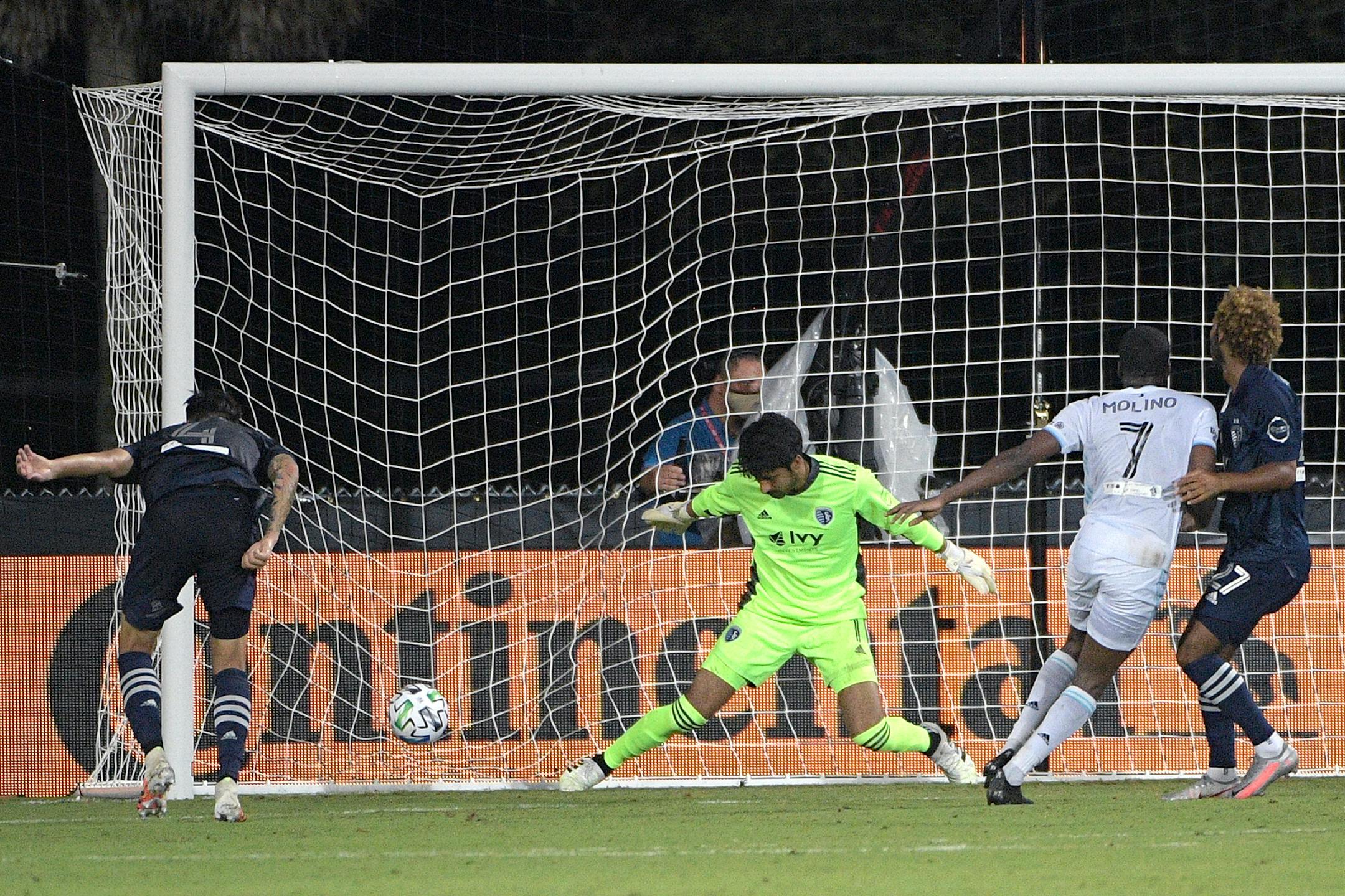 Minnesota United midfielder Kevin Molino (7) scored past Sporting Kansas City goalkeeper Richard Sanchez in the 97th minute, giving the Loons a 2-1 victory in Kissimmee, Fla., on Sunday.