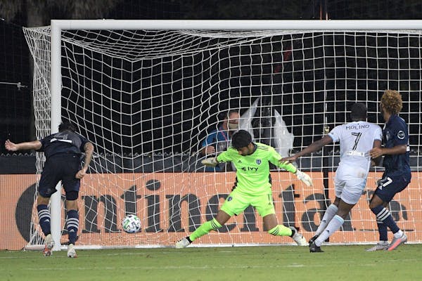 Minnesota United midfielder Kevin Molino (7) scored past Sporting Kansas City goalkeeper Richard Sanchez in the 97th minute, giving the Loons a 2-1 vi