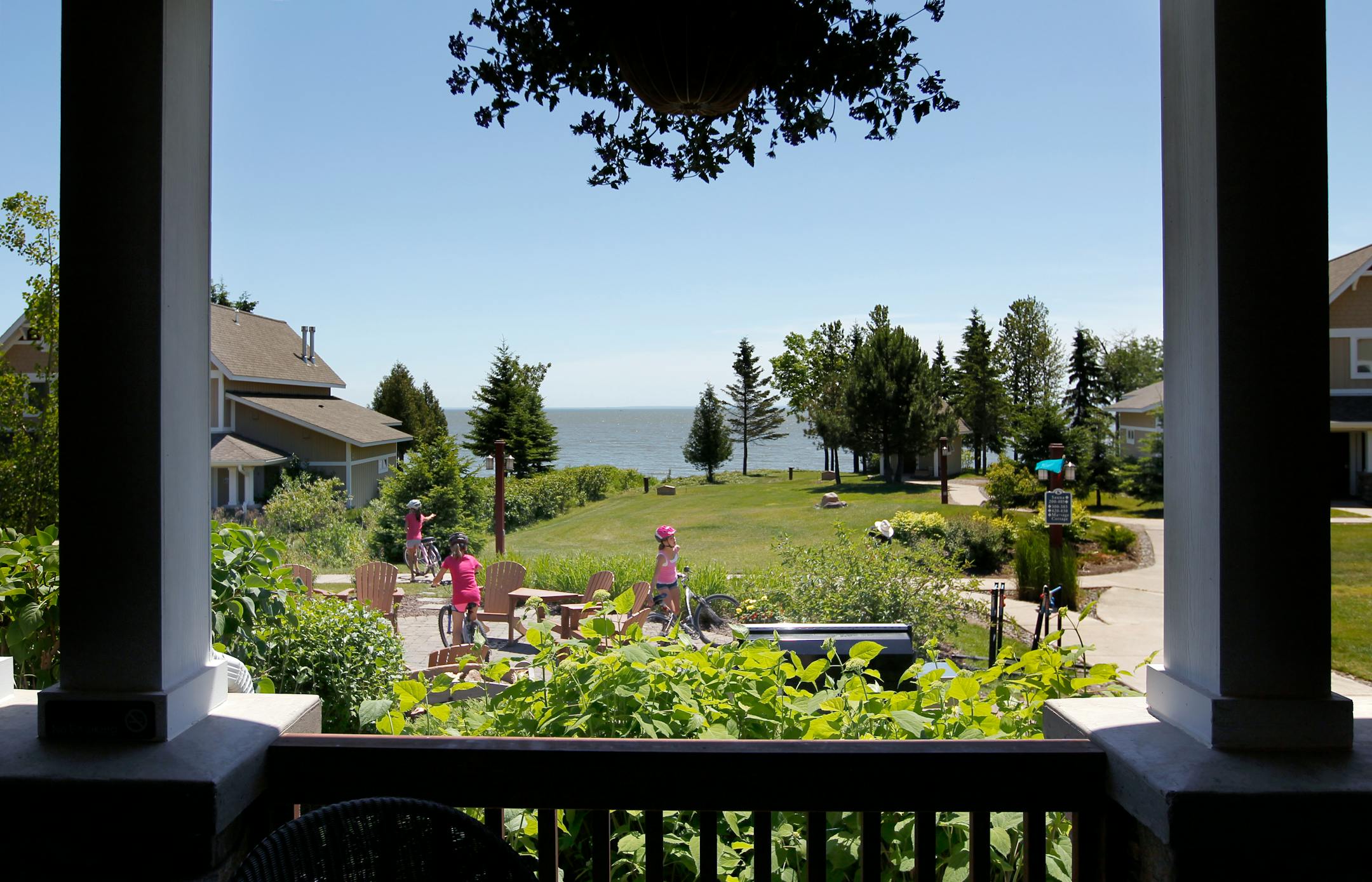 Ledge Rock Grill at Larsmont Cottages 596 Larsmont Way, Two Harbors, 866 687 5634 Itâ€™s just up the road from the Great! Lakes Candy Kitchen, and before you reach Two Harbors. The great dining porch view of the lake is part of the charm, __Food writer Rick Nelson makes his annual trip to parts of Minnesota we might want to go. This year itâ€™s the North Shore, From Duluth to past Grand Maria, which brought us a good mix of people, settings and food, starting in Duluth and headed north as far as the Naniboujou Lodge. [ TOM WALLACE â€¢ twallace@startribune.com _ Assignments #20024190A_ June 27, 2011_ SLUG: northshore0712_ EXTRA INFORMATION: