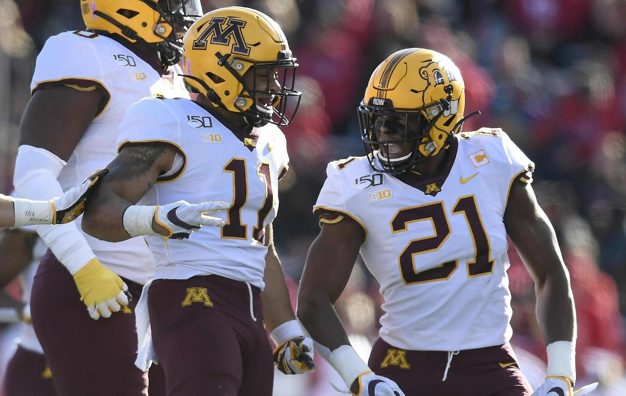 Gophers linebacker Kamal Martin (21) celebrated with defensive back Antoine Winfield Jr. (11) after Winfield Jr.'s first quarter interception against Rutgers.
] Aaron Lavinsky • aaron.lavinsky@startribune.com The Gophers played Rutgers on Saturday, Oct. 19, 2019 at SHI Stadium in Piscataway, N.J.. ORG XMIT: MIN1910191621136723