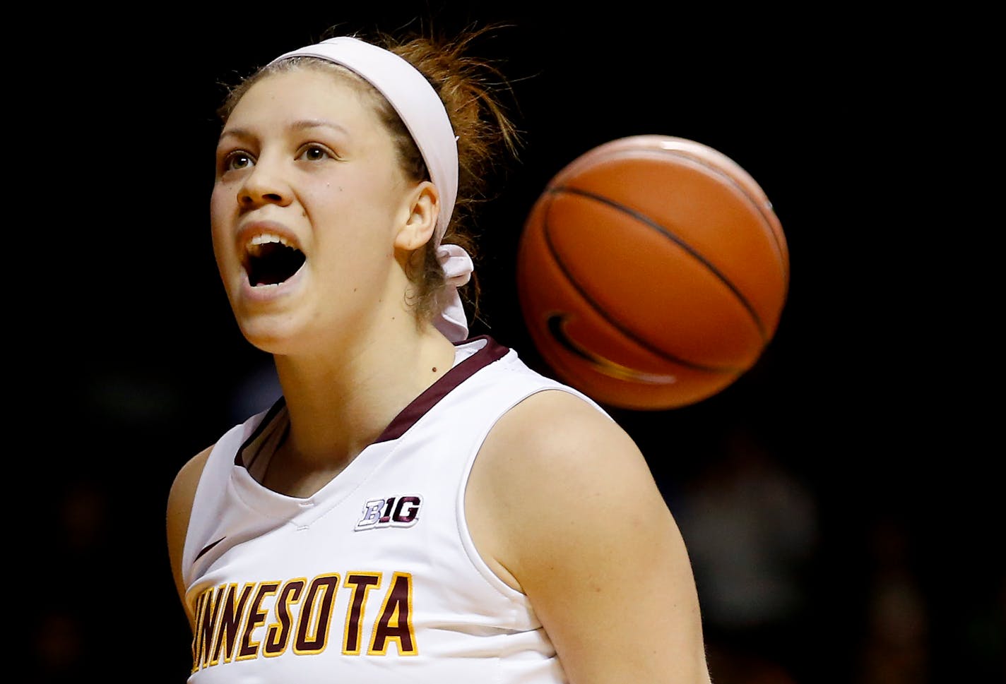 Rachel Banham (1) reacted after being fouled in the third quarter. Banham finished with 37 points. ] CARLOS GONZALEZ cgonzalez@startribune.com - March 20, 2016, Minneapolis, MN, Williams Arena, NCCA Women's Basketball WNIT, University of Minnesota Gophers vs. South Dakota