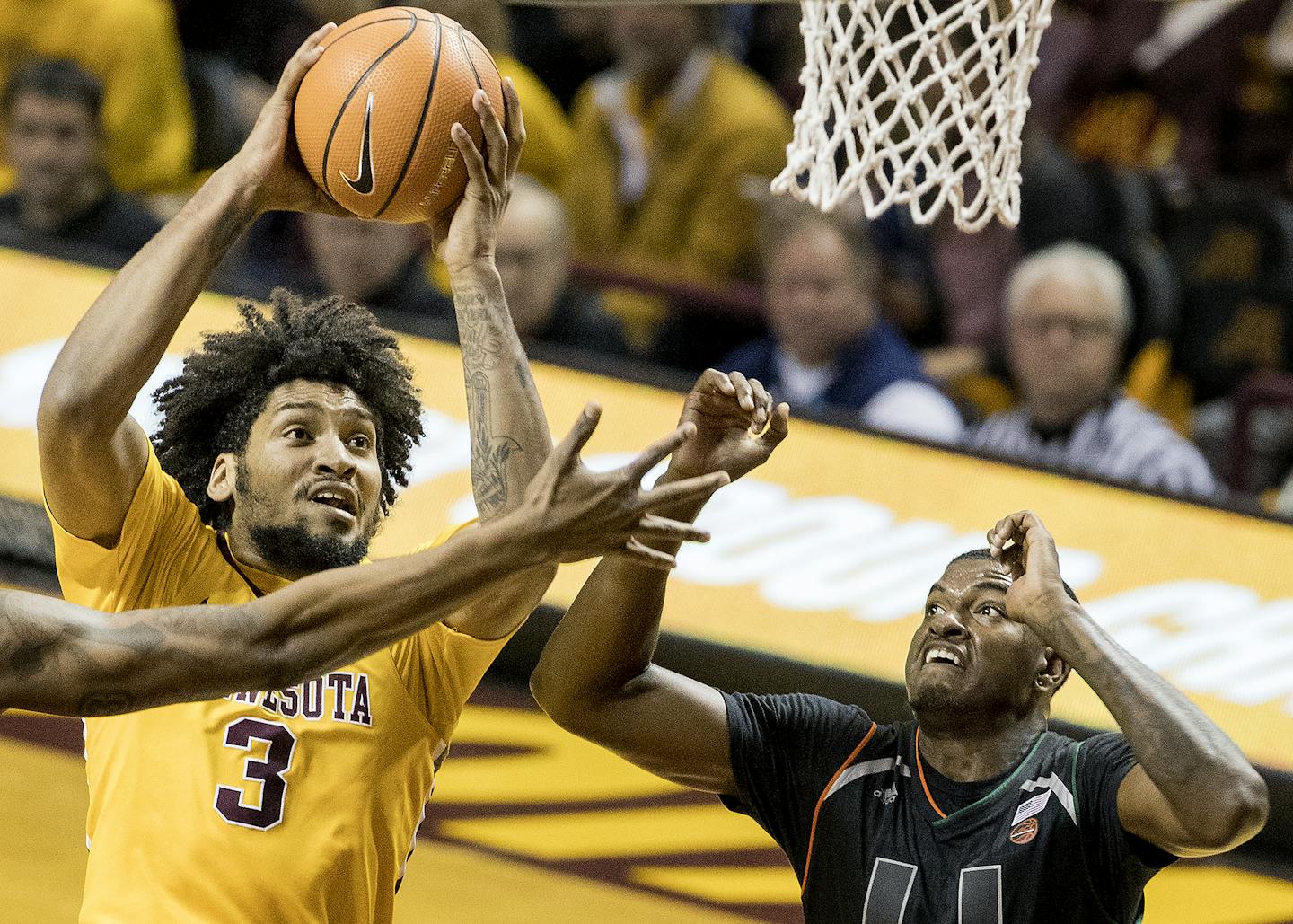 Jordan Murphy (3) attempted a shot in the first half. ] CARLOS GONZALEZ &#xef; cgonzalez@startribune.com - November 29, 2017, Minneapolis, MN, Williams Arena, NCAA Basketball, University of Minnesota Gophers vs. Miami Hurricanes