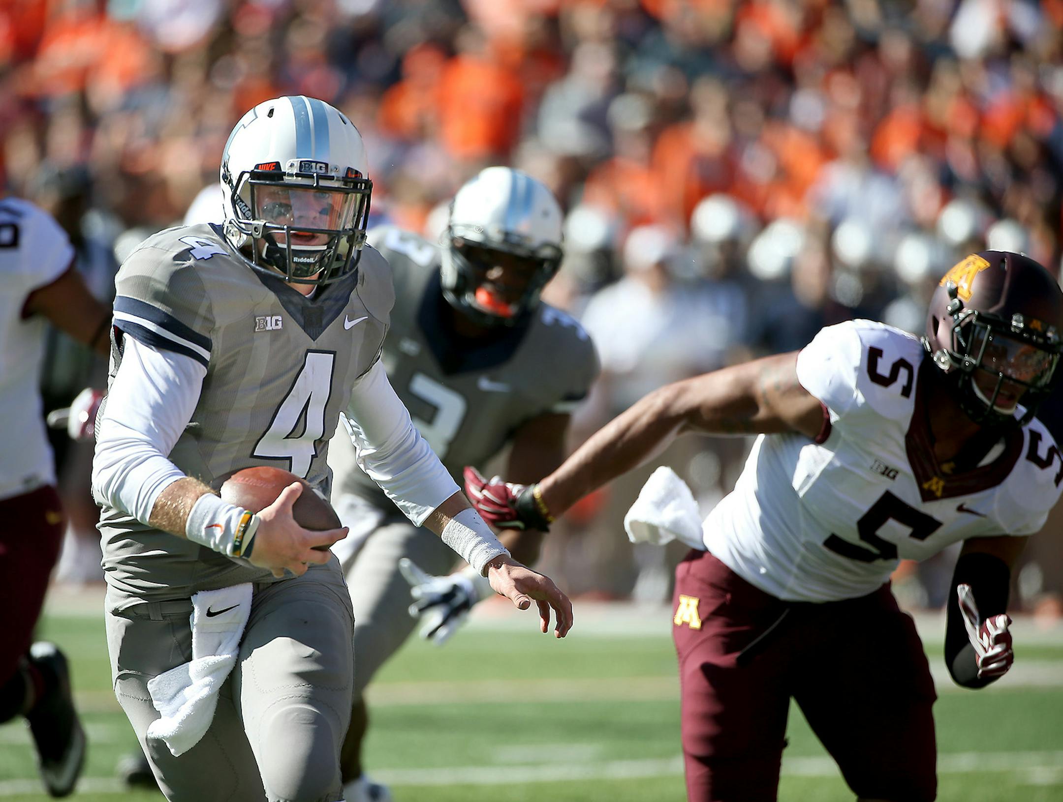 Illinois quarterback Reilly O'Toole (4) drove into the end zone for a touchdown in the first quarter as the Minnesota Gophers took on Illinois, Saturday, October 25, 2014 in Champagne, IL. ] (ELIZABETH FLORES/STAR TRIBUNE) ELIZABETH FLORES • eflores@startribune.com