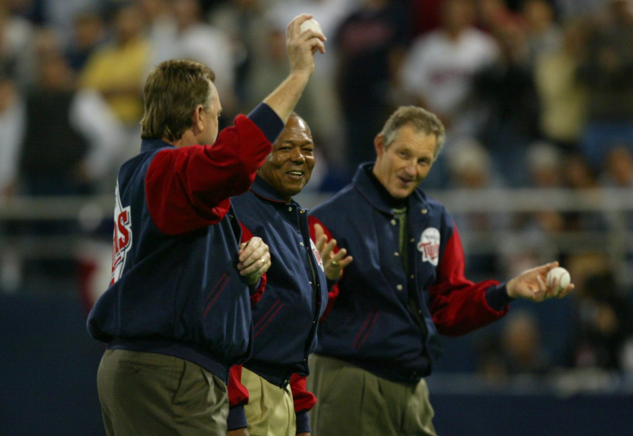Tony Oliva (center) and Jim Kaat (right) with Bert Blyleven at the 2002 American League Championship Series.