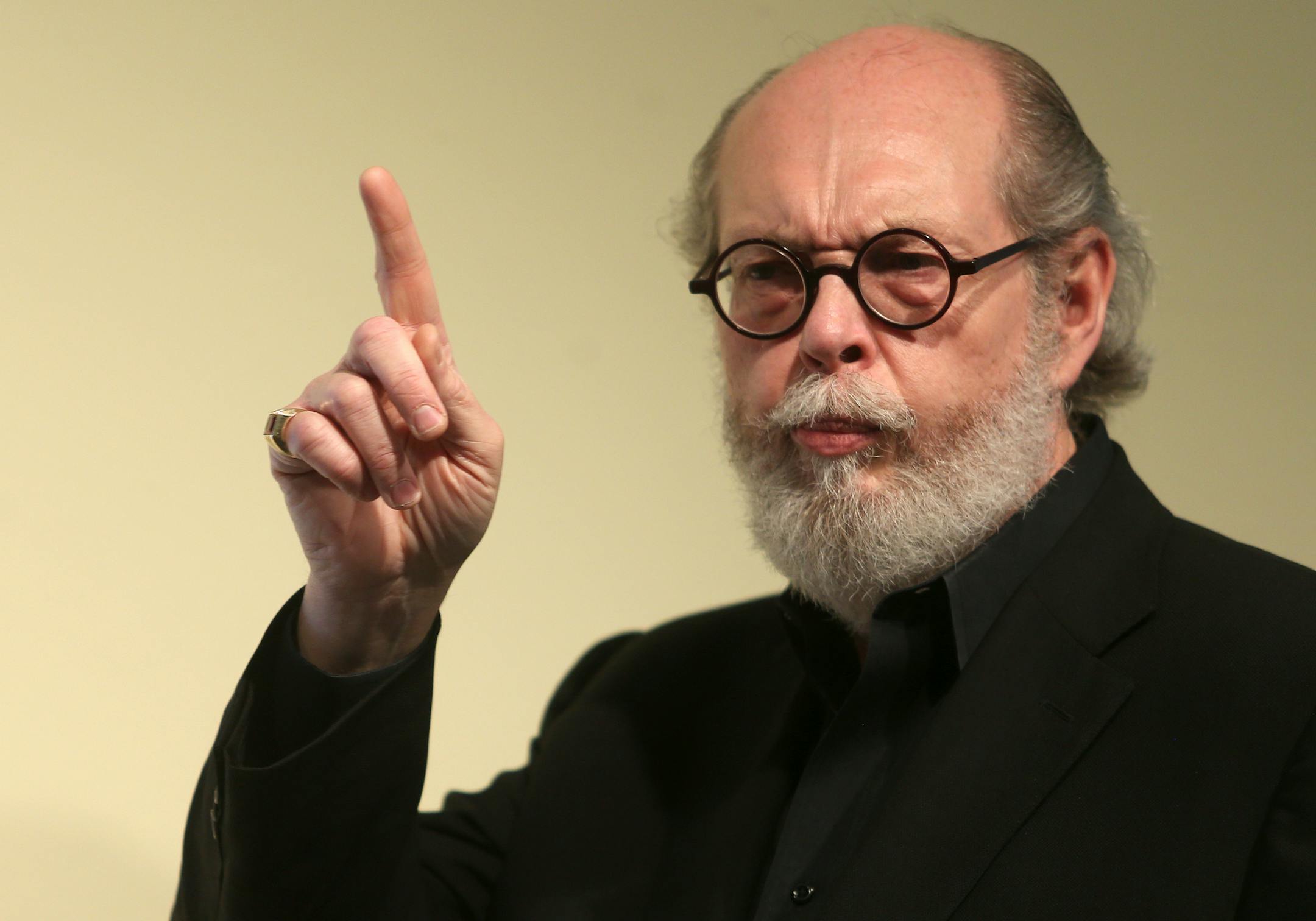 Playwright Jeffrey Hatcher turned the 18th-century play “The Critic” into a one-act that will run at the Guthrie with 1968’s “The Real Inspector Hound.”