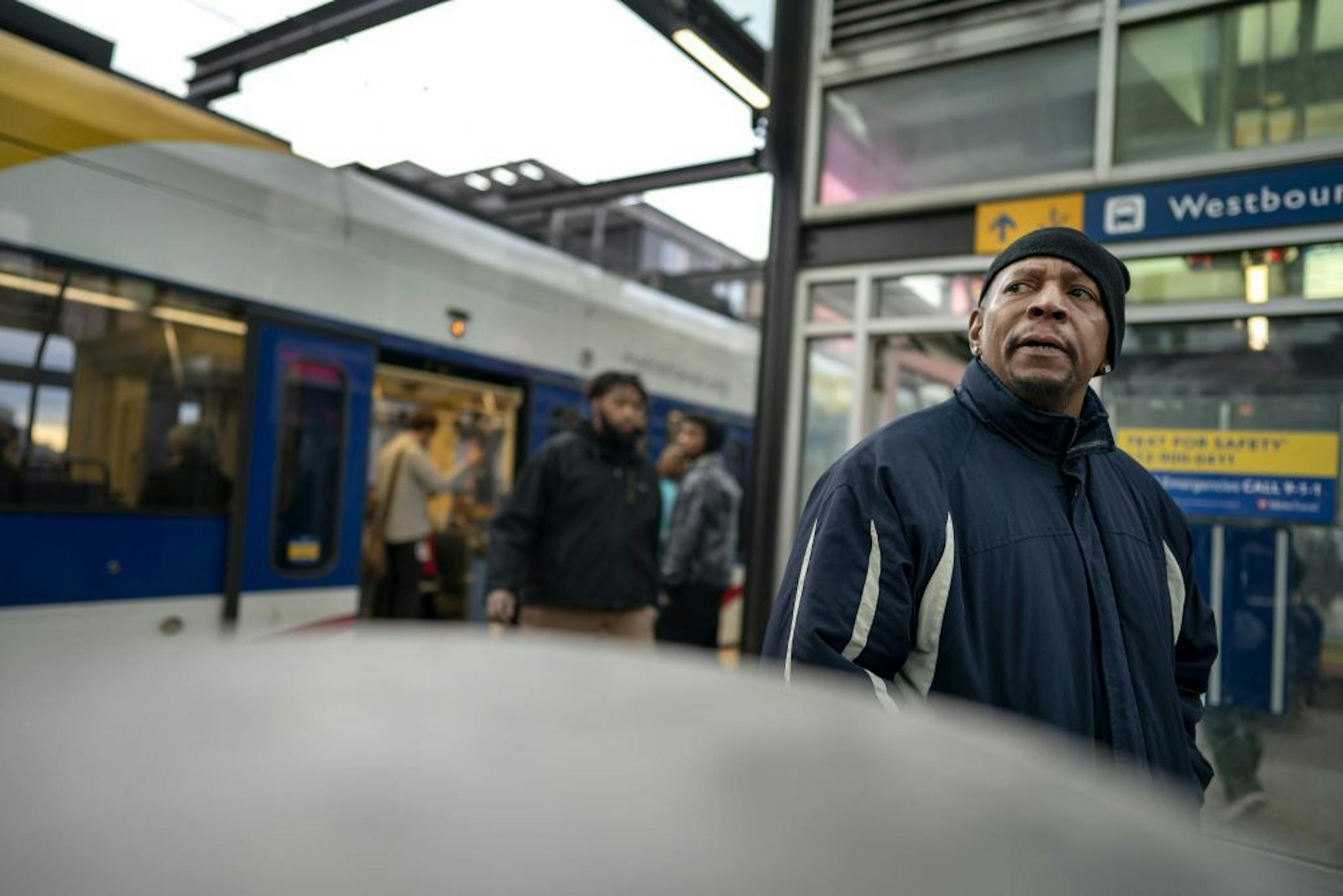 Velles Hicks said that he feels very safe at the Lake Street LRT station .