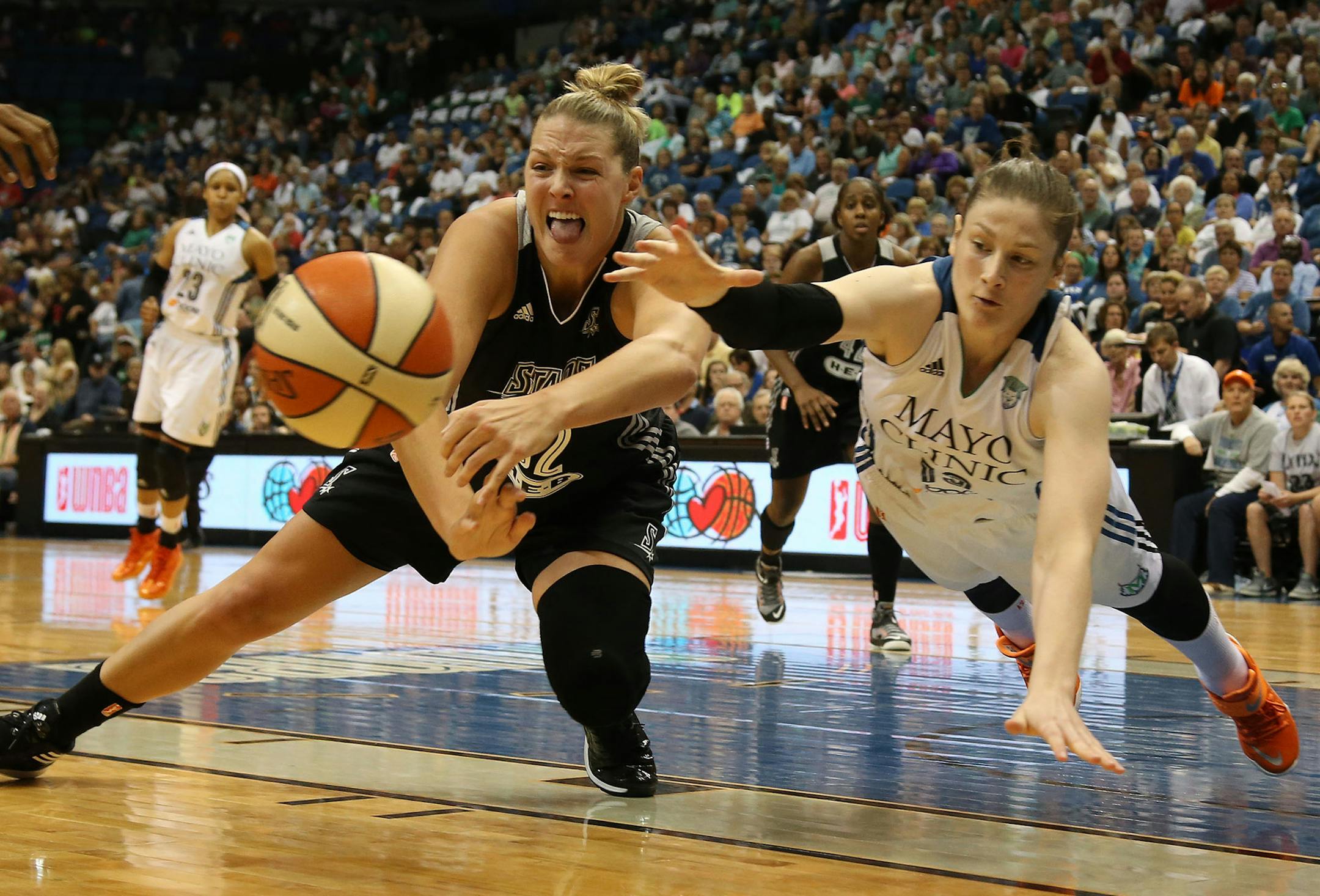 Lynx Lindsay Whalen and Stars Jayne Appel dove after a loose ball during the second half ] (KYNDELL HARKNESS/STAR TRIBUNE) kyndell.harkness@startribune.com Lynx vs San Antonio Stars during the western conference semifinals at Target Center in Minneapolis Min., Thursday, August, 21, 2014. Lynx won 88-84.
