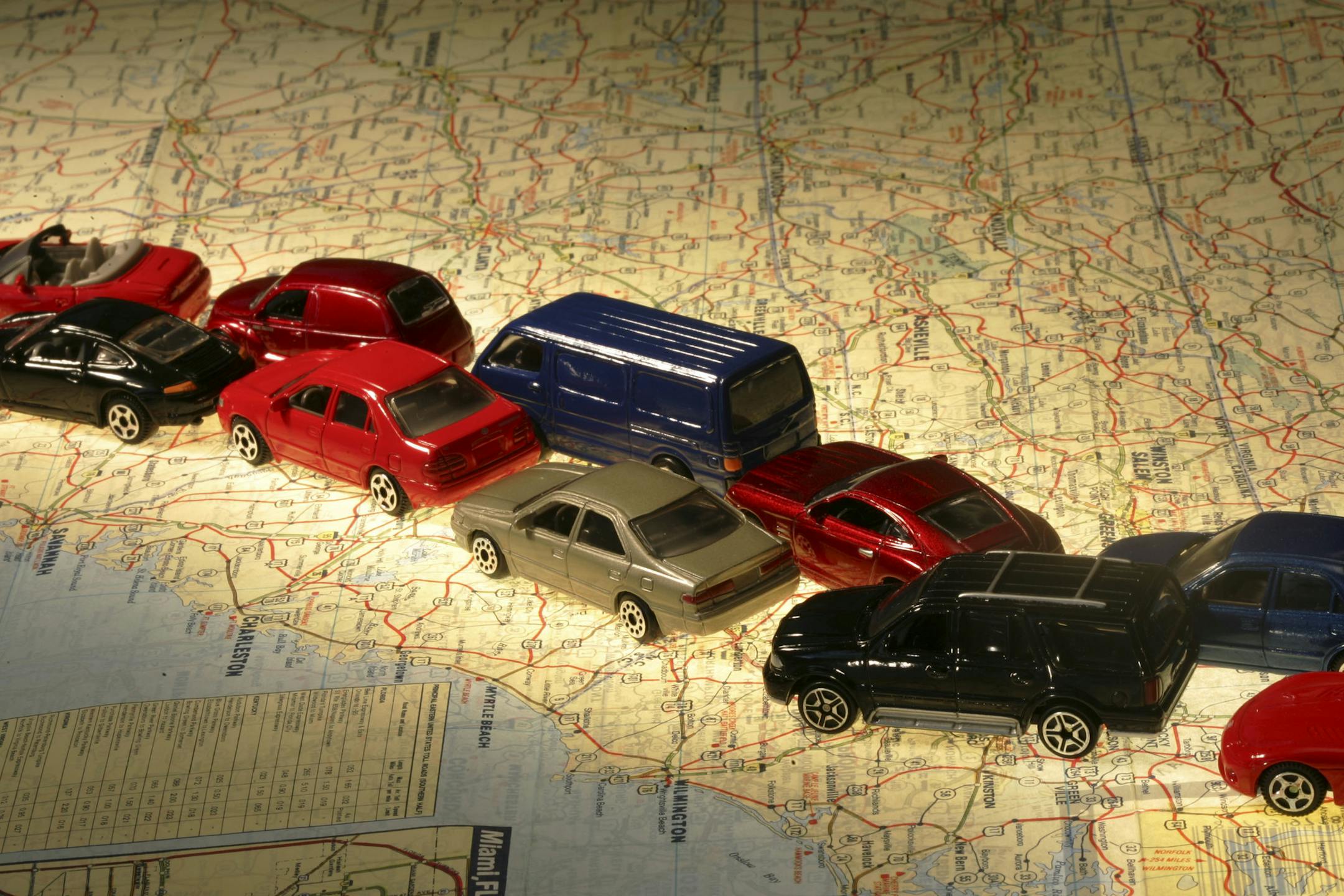 (NYT59) UNDATED -- May 26, 2006 -- SUMMER-DRIVING -- Photo Illustration. Behold, the annual migratory ritual begins Saturday. Millions of Americans are loading up their children, packing their suitcases, and kicking off that great exodus known as the summer driving season. Nearly 38 million people will travel this Memorial Day weekend and most of them will drive on America's roads and highways -- a record number of travelers, according to AAA. High gasoline prices? Not a problem, it seems. (Tony