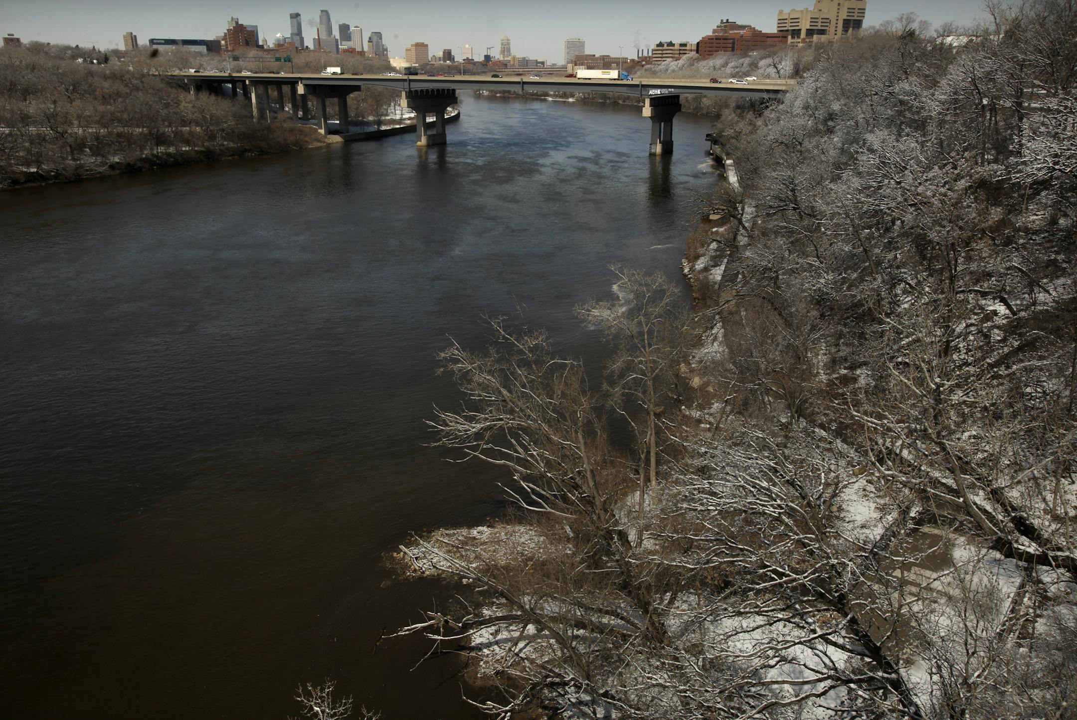 Best long distance running route, Mississippi River roads, Franklyn and East River Road in St. Paul, MN on April 23, 2013. ] JOELKOYAMA‚Ä¢joel koyama@startribune.com
