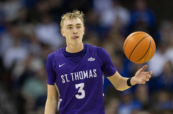 St. Thomas' Andrew Rohde (3) plays against Creighton during the second half of an NCAA college basketball game on Monday, Nov. 7, 2022, in Omaha, Neb.
