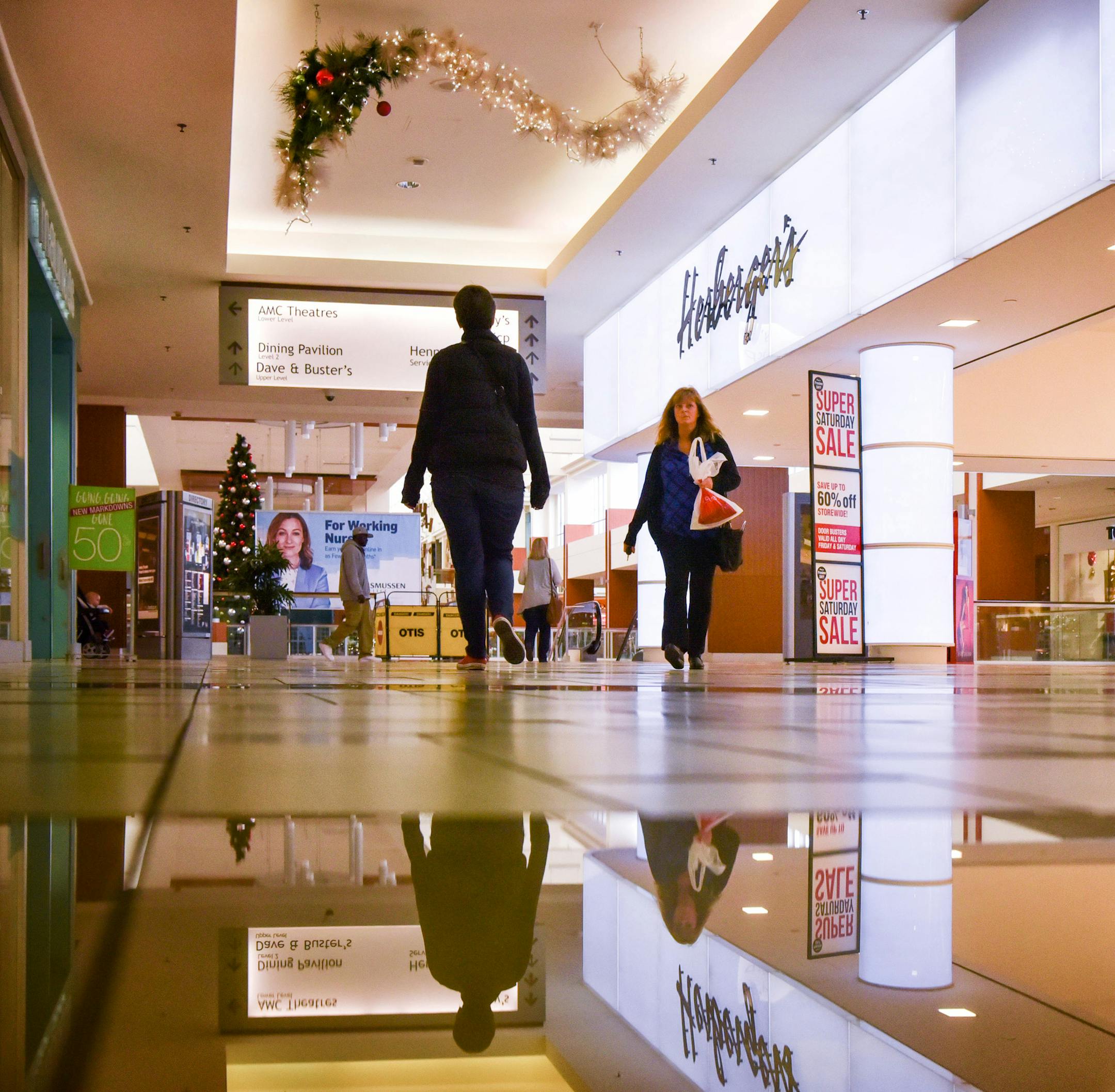Southdale Mall anchors Macy's and Herberger's. ] GLEN STUBBE * gstubbe@startribune.com Thursday, November 17, 2016 1002522579 - Do stores still make as much money as they used to on Black Friday and the holiday season, with all the markdowns? Black friday advancer. What's Happening at this time: Photographing shoppers in the Center Court probably with a prominent anchor retailer in the background such as Macy's or Herberger's for a holiday shopping advancer.