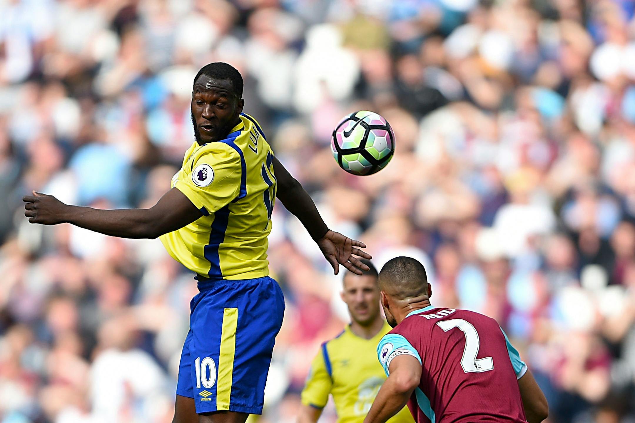 Everton's Romelu Lukaku, left