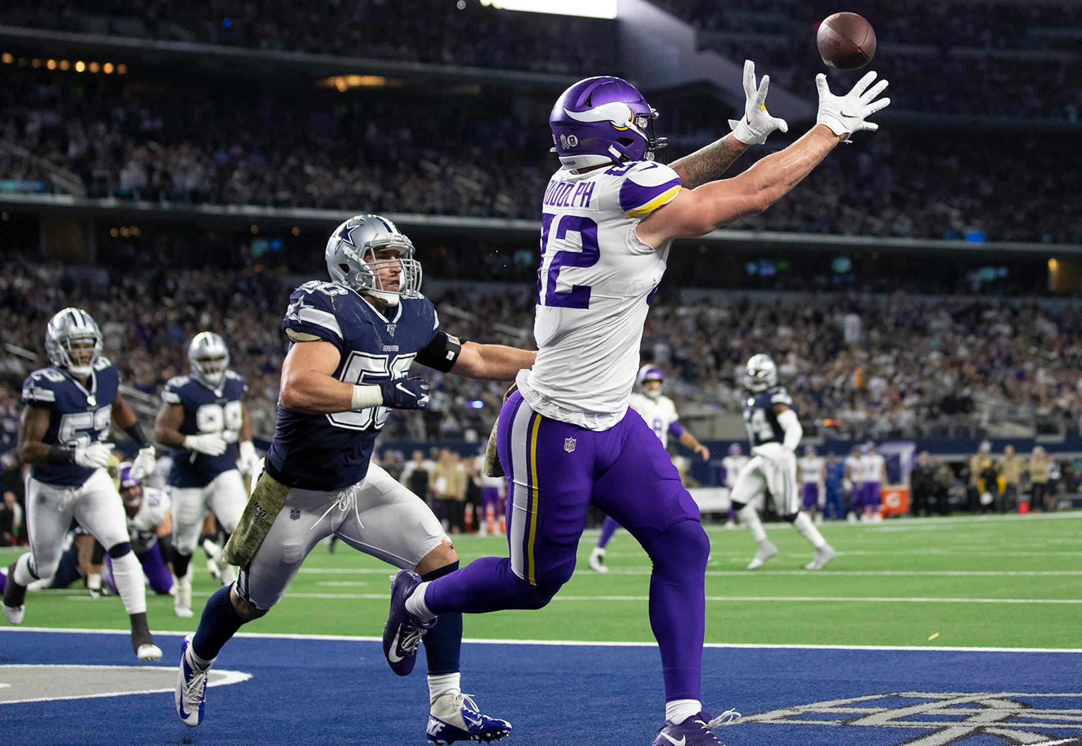 Minnesota Vikings tight end Kyle Rudolph (82) caught his 2nd touchdown of the first quarter over Dallas Cowboys outside linebacker Sean Lee (50) AT&T Stadium.