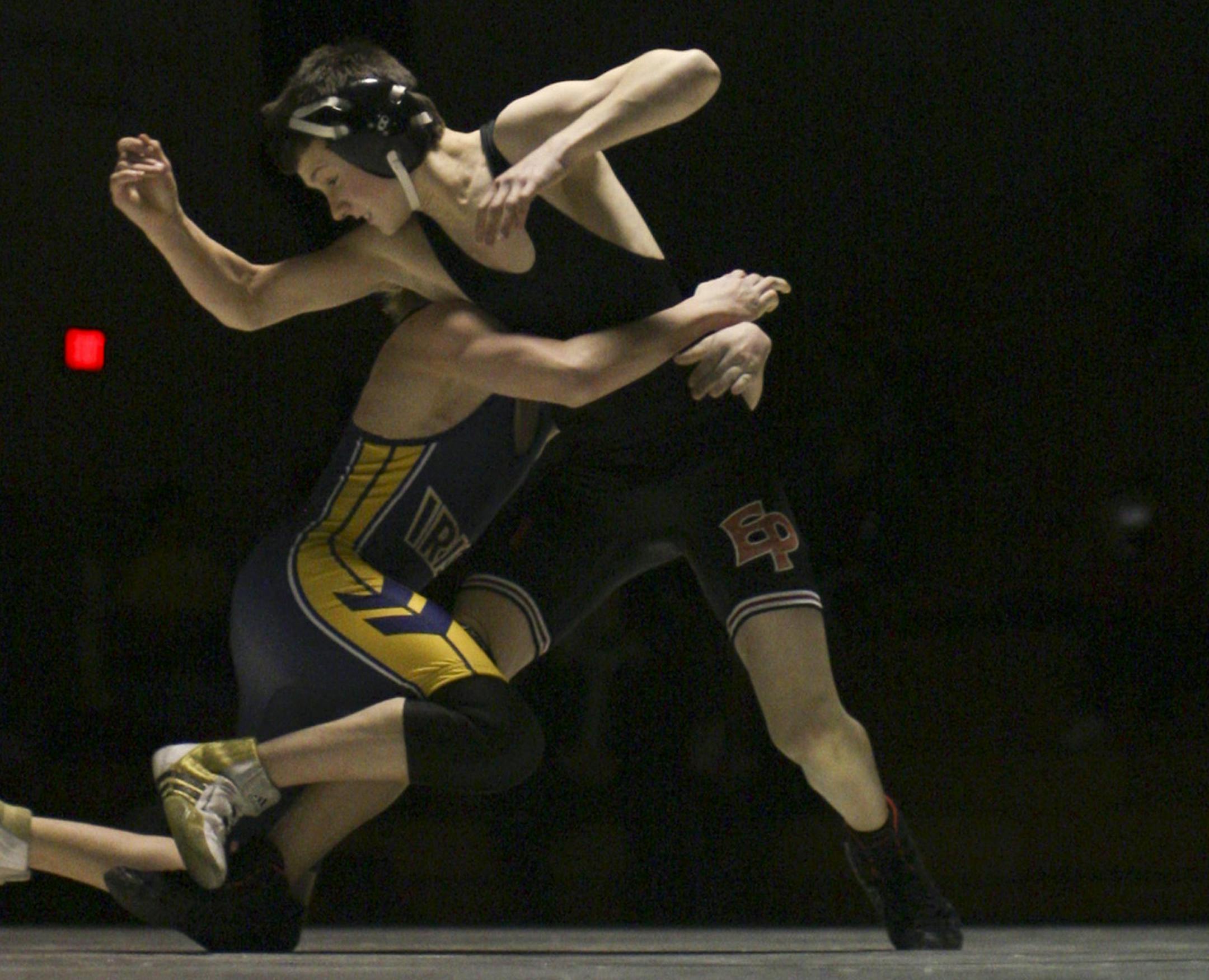 JEFF WHEELER ï jeff.wheeler@startribune.com EDEN PRAIRIE - 1/14/10 - The Eden Prairie Eagles defeated the Rosemount Irish 37-30 in a wrestling meet Thursday night at Eden Prairie High School. IN THIS PHOTO: ] Eden Prairie's Ben Brancale escaped from Rosemount's Dan Rosa on his way to a 9-3 win during their 103 lb. match Thursday night at Eden Prairie. ORG XMIT: MIN2013120418093102 ORG XMIT: MIN1312041816200957