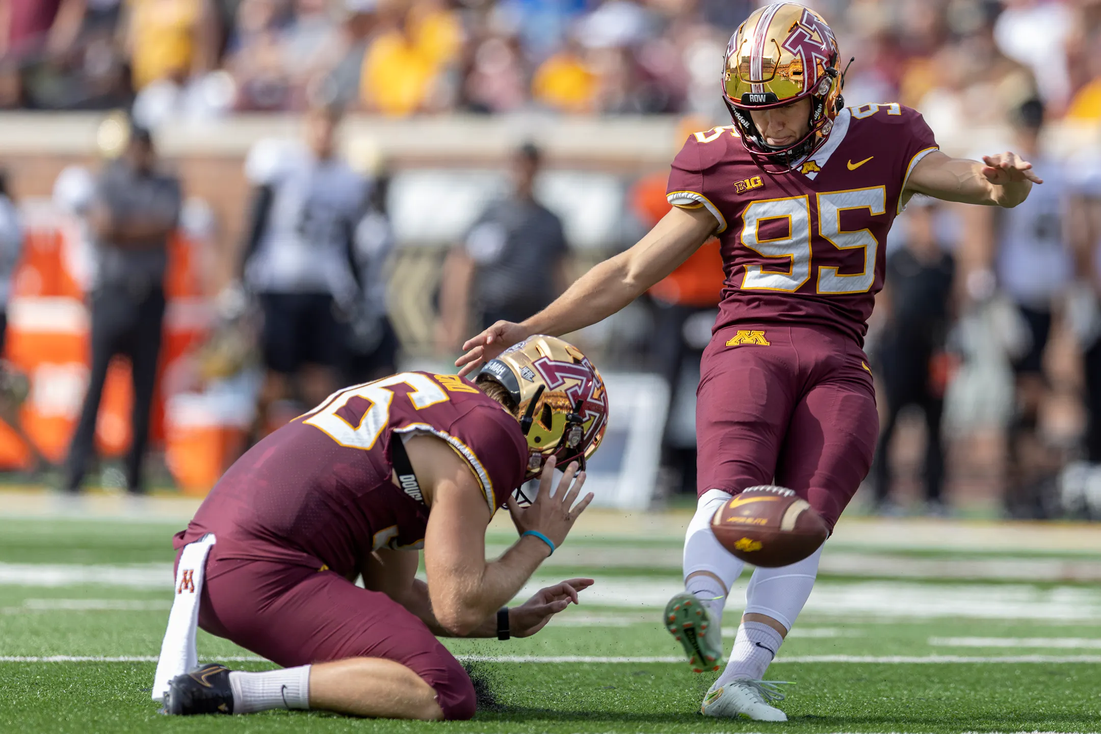 Autman Gophers steamroll Colorado 49-7 but lose receiver Chris Autman-Bell to ...