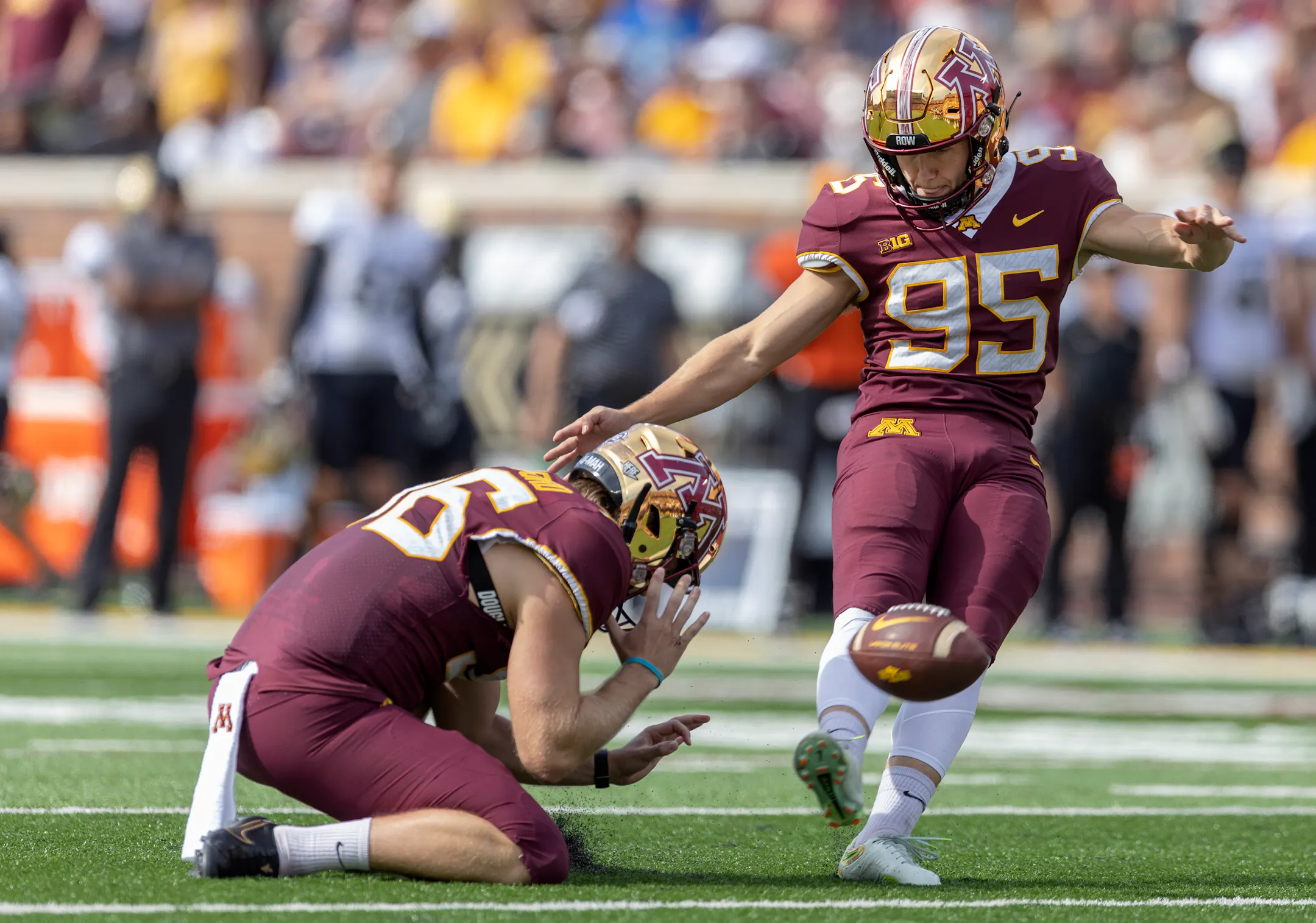 Gophers steamroll Colorado 49-7 but lose receiver Chris Autman-Bell to ...