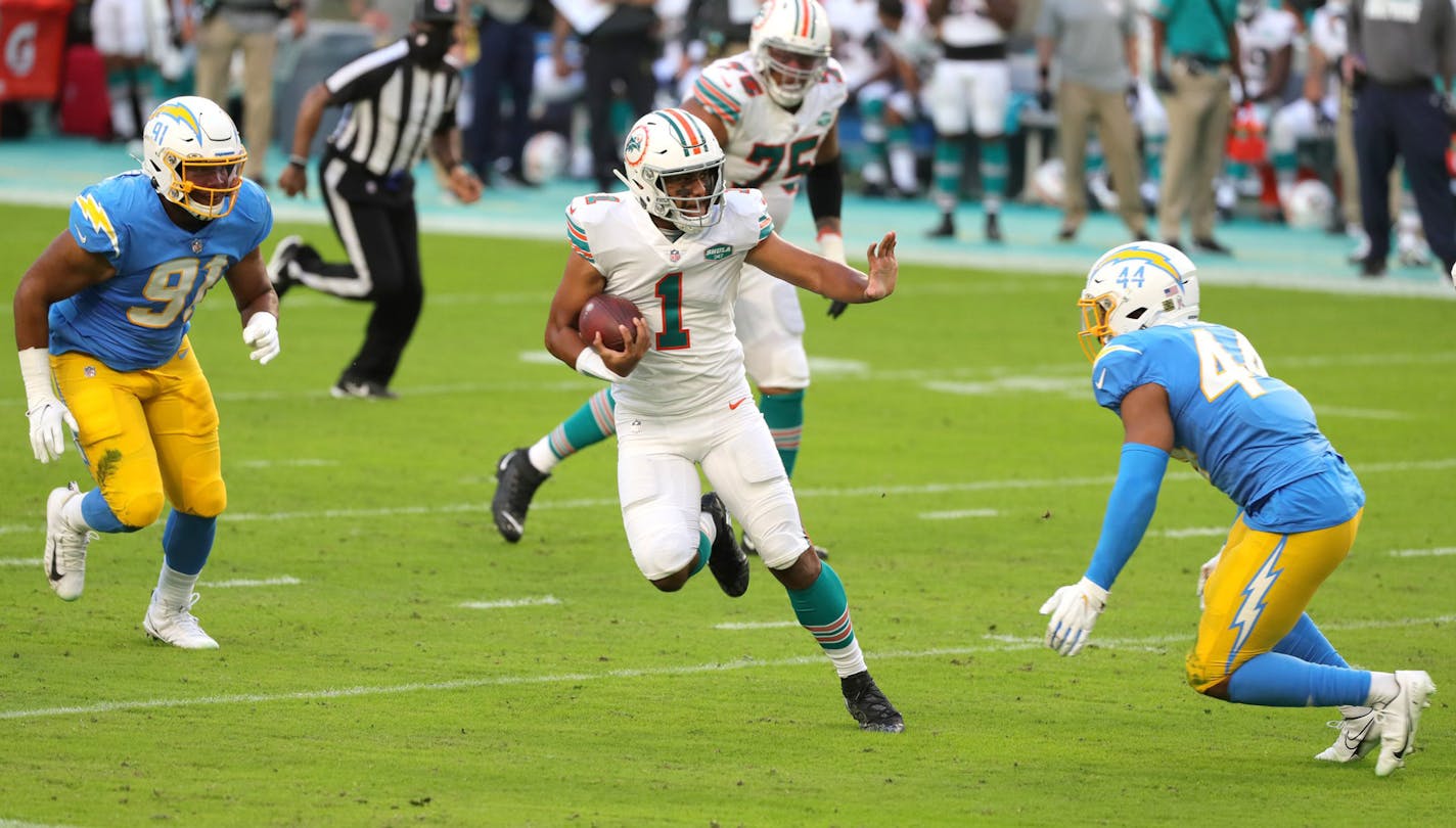 Miami Dolphins quarterback Tua Tagovailoa (1) on the run in the first quarter at Hard Rock Stadium in Miami Gardens on Sunday, November 15, 2020. (Charles Trainor Jr./Miami Herald/TNS) ORG XMIT: 1833071 ORG XMIT: MIN2011160953400163