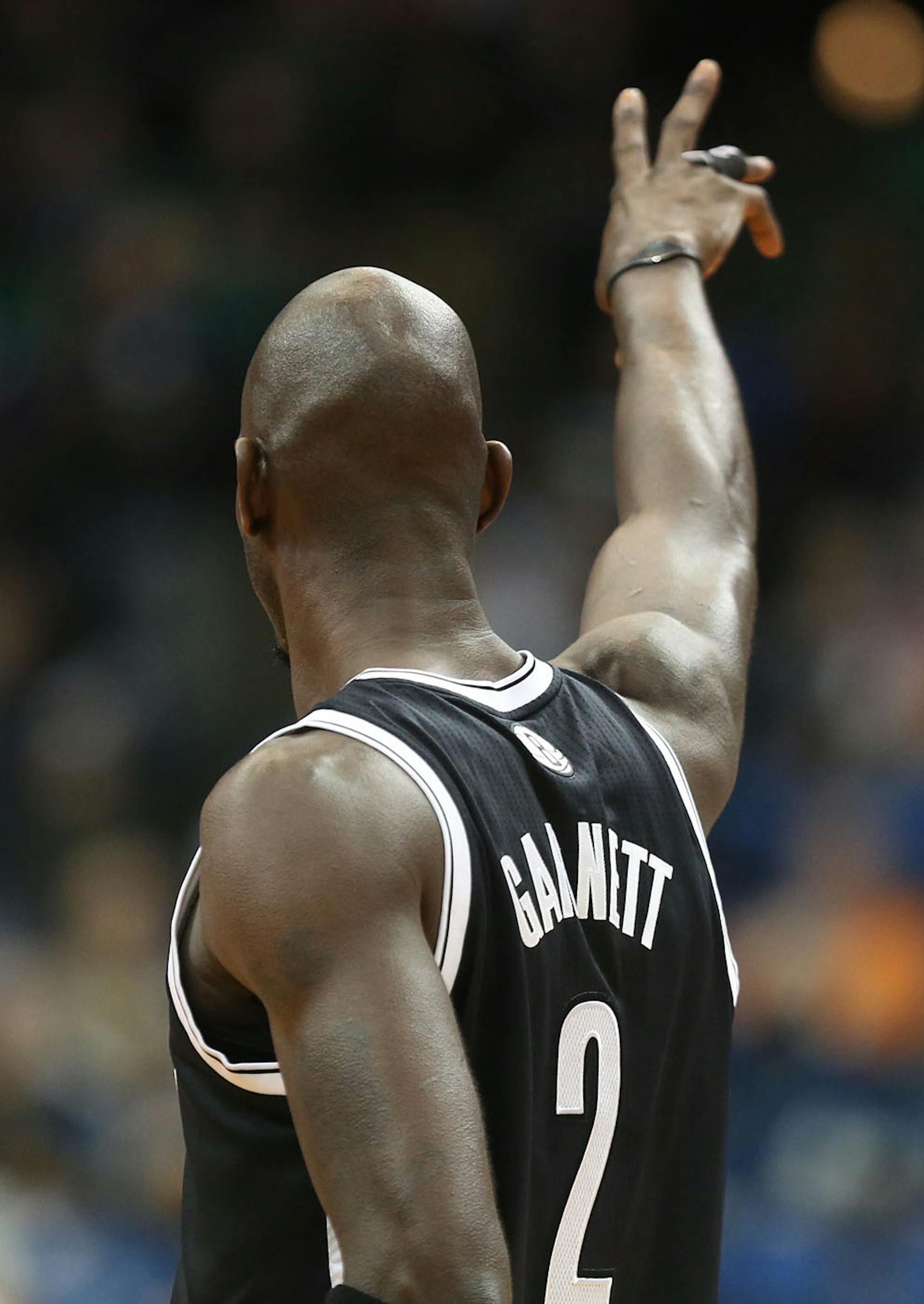 The Nets Kevin Garnett acknowledged the crowd before the first half at the Target Center in Minneapolis, Friday, November 22, 2013. Wolves won over the Nets 111-81. ] (KYNDELL HARKNESS/STAR TRIBUNE) kyndell.harkness@startribune.com