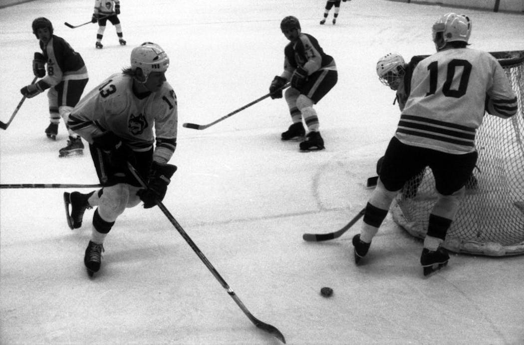 Steve Martinson moved the puck during a game with Iowa State in 1980.