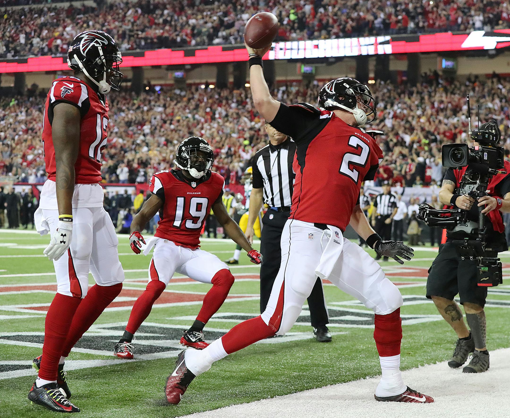 Falcons quarterback Matt Ryan spiked the ball after scoring on a quarterback keeper against the Packers in the NFC Championship Game on Sunday.