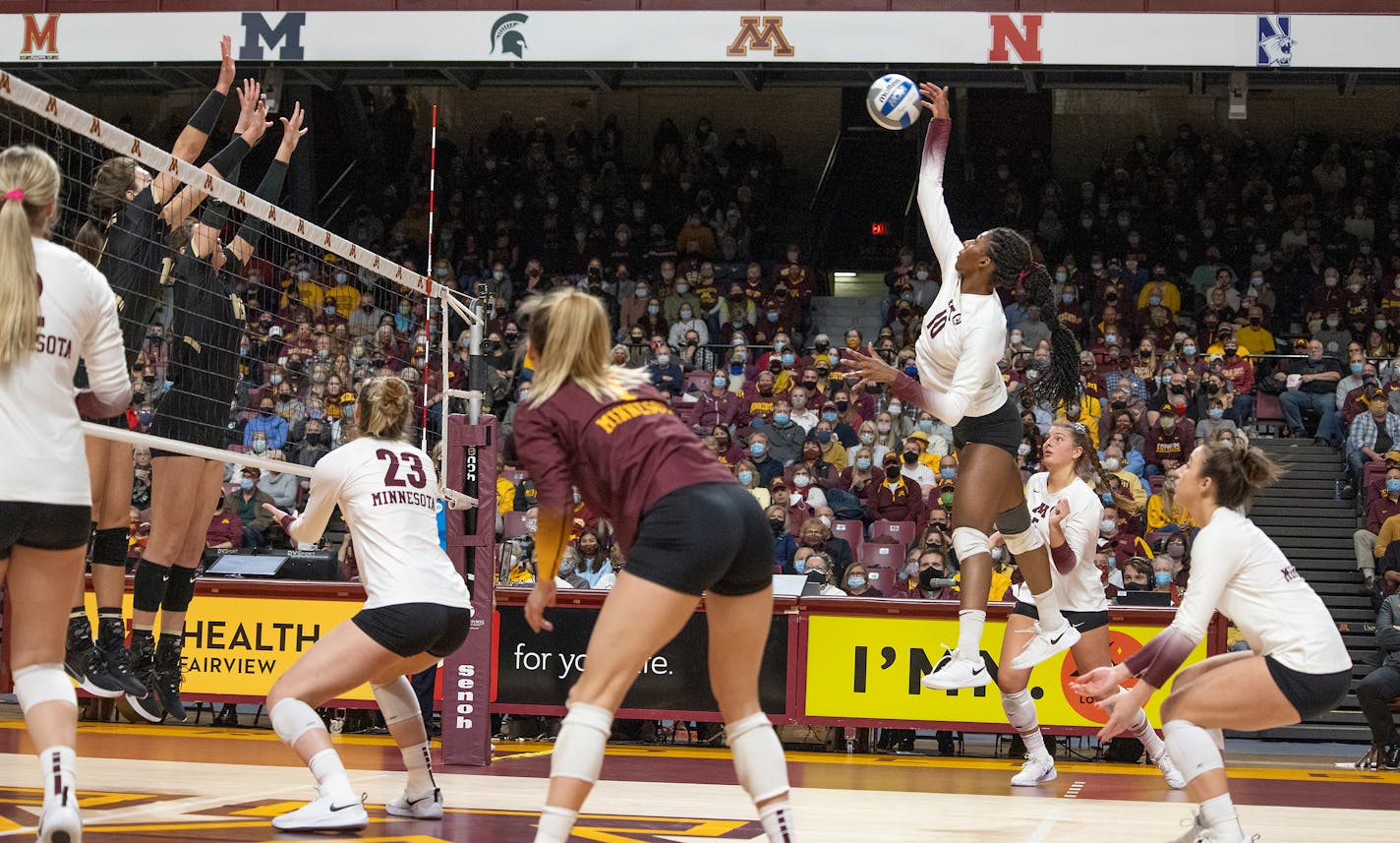 Gophers Stephanie Samedy(10), went for a hit in the third set during their match up against Purdue at Maturi Pavilion in Minneapolis, Minn., on Sunday, November 14, 2021. ] Elizabeth Flores • liz.flores@startribune.com