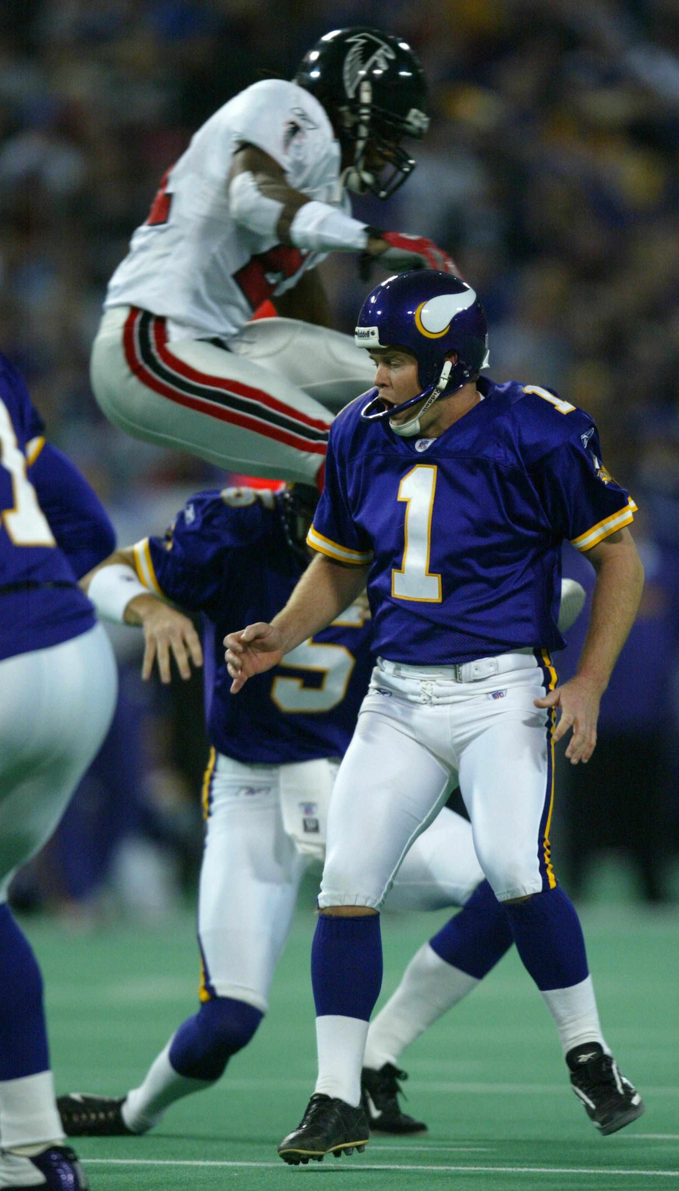 Gary Anderson had his fourth quarter field goal attempt blocked. The Falcons' Juran Bolden (21) comes down on Anderson's holder, Kyle Richardson (5). Atlanta the ball.
GENERAL INFORMATION: MINNEAPOLIS - The Vikings lost in overtime 30 - 24 to the Atlanta Falcons Sunday afternoon at the Metrodome.