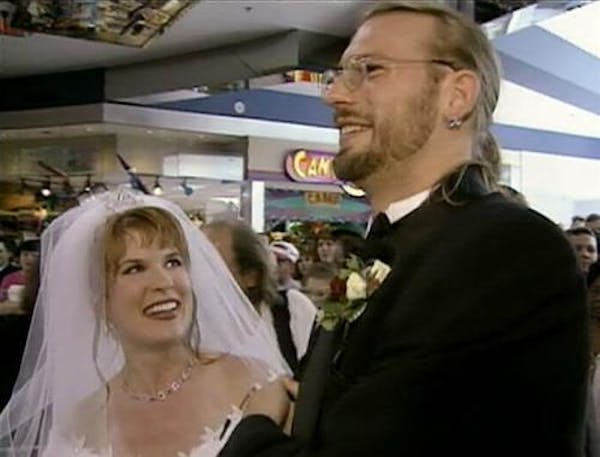 David and Elizabeth Weinlick were married at the Mall of America in 1998 after David's friends chose Elizabeth from among women who entered a contest 
