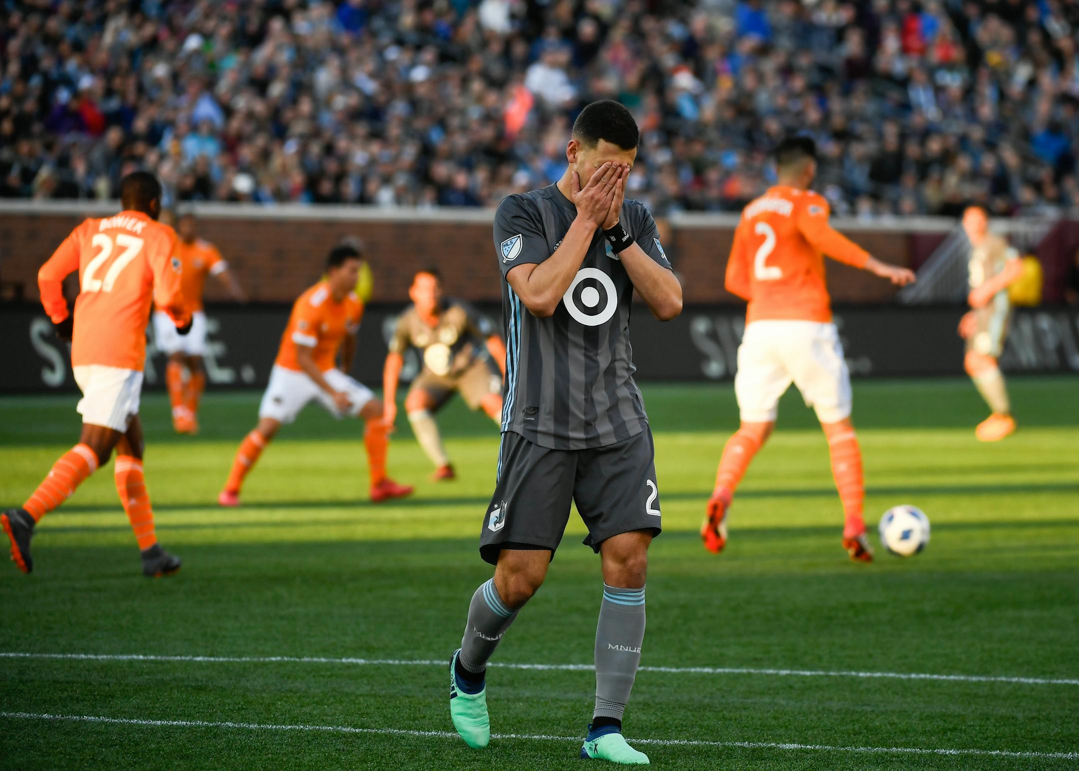 Minnesota United forward Christian Ramirez (21) reacted after suffering an apparent injury in the first half against the Houston Dynamo. ] AARON LAVINSKY ï aaron.lavinsky@startribune.com Minnesota United played the Houston Dynamo on Saturday, April 28, 2018 at TCF Bank Stadium in Minneapolis, Minn.