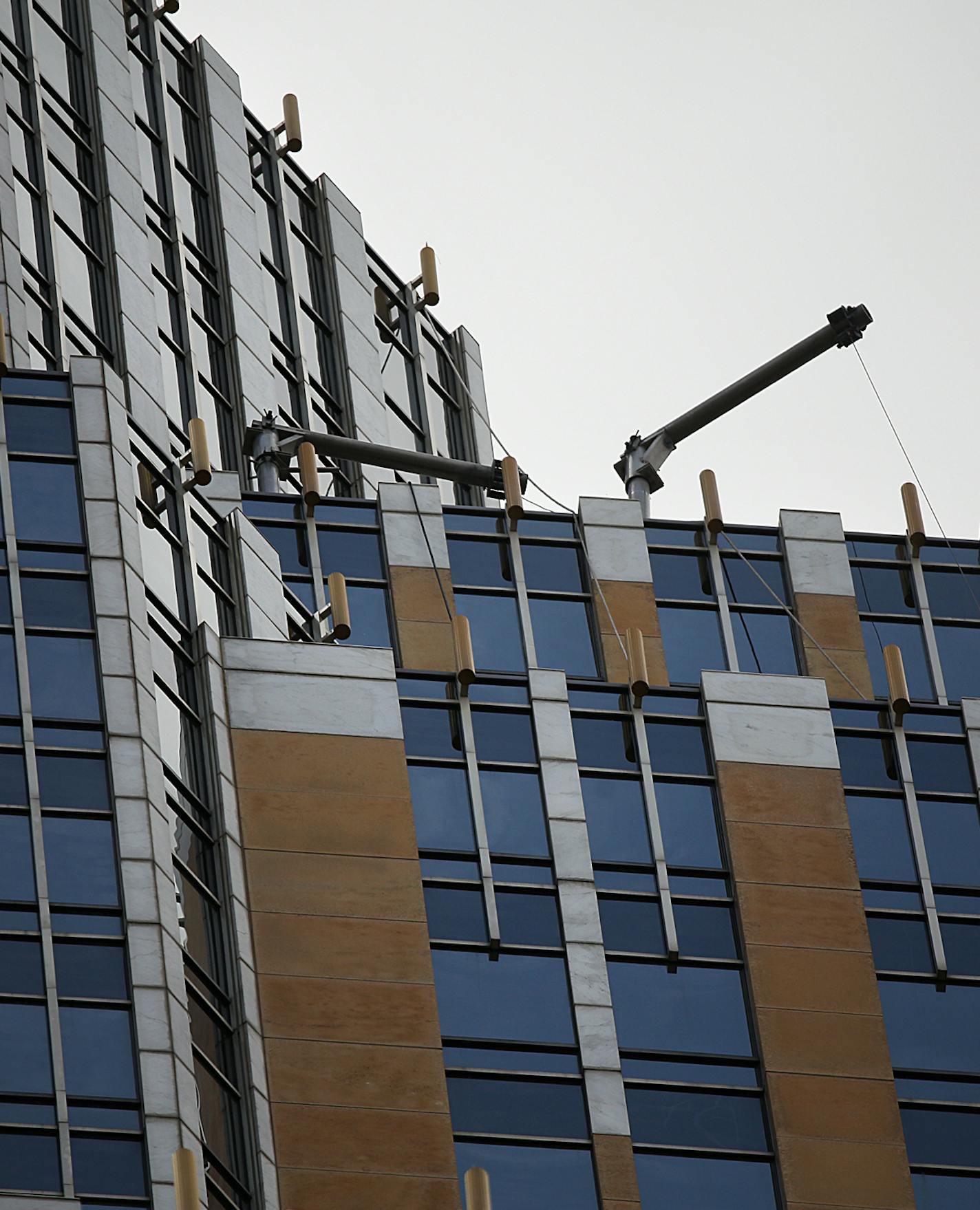 Two workers were rescued from broken scaffolding on the 52nd floor of the Wells Fargo Center Wednesday afternoon.] JIM GEHRZ &#xef; james.gehrz@startribune.com / Minneapolis, MN / July 8, 2015 / 3:00 PM ORG XMIT: MIN1507081632450673