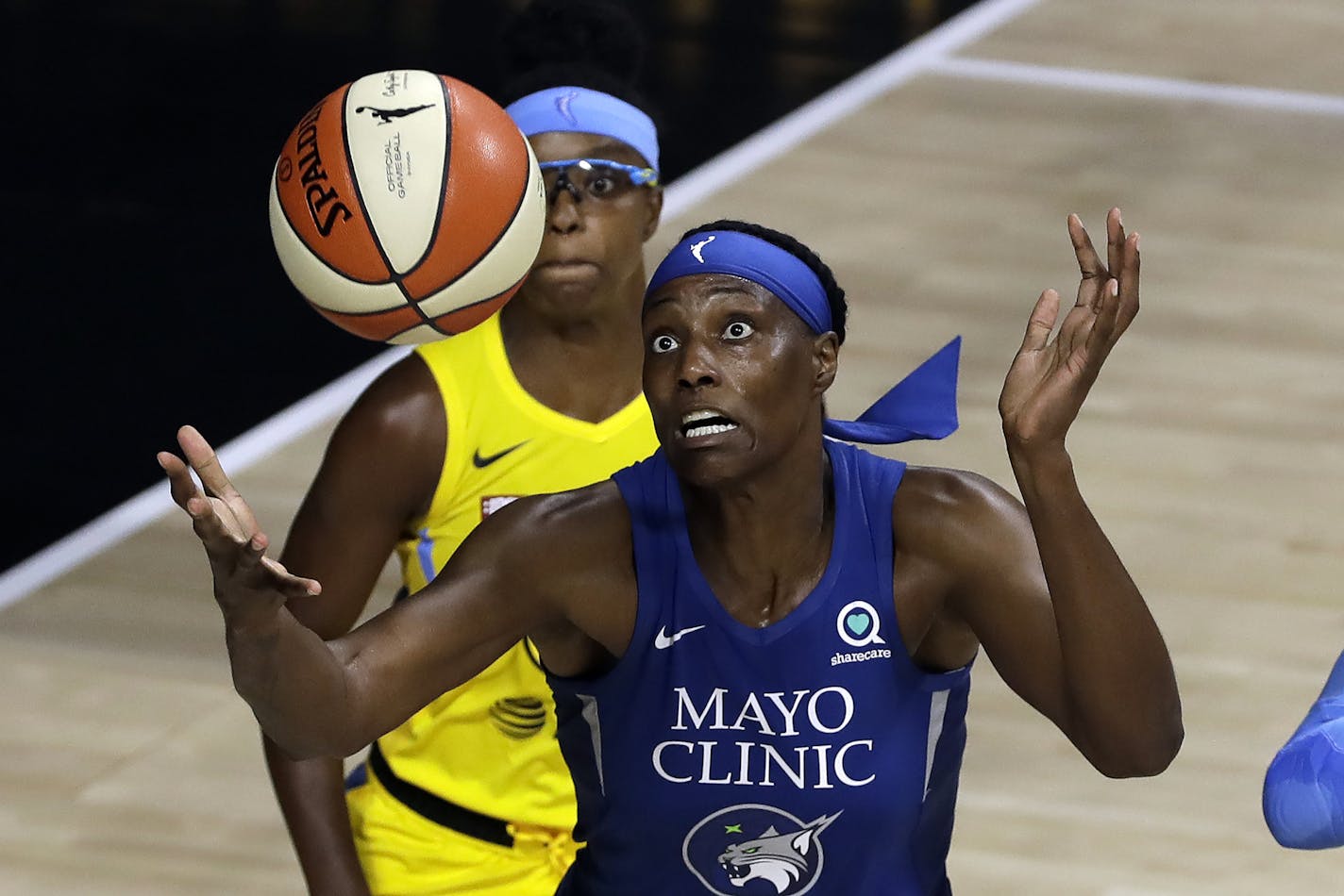 Lynx center Sylvia Fowles reached for the ball in front of Chicago Sky guard Diamond DeShields during the first half of an WNBA game Thursday in Bradenton, Fla.