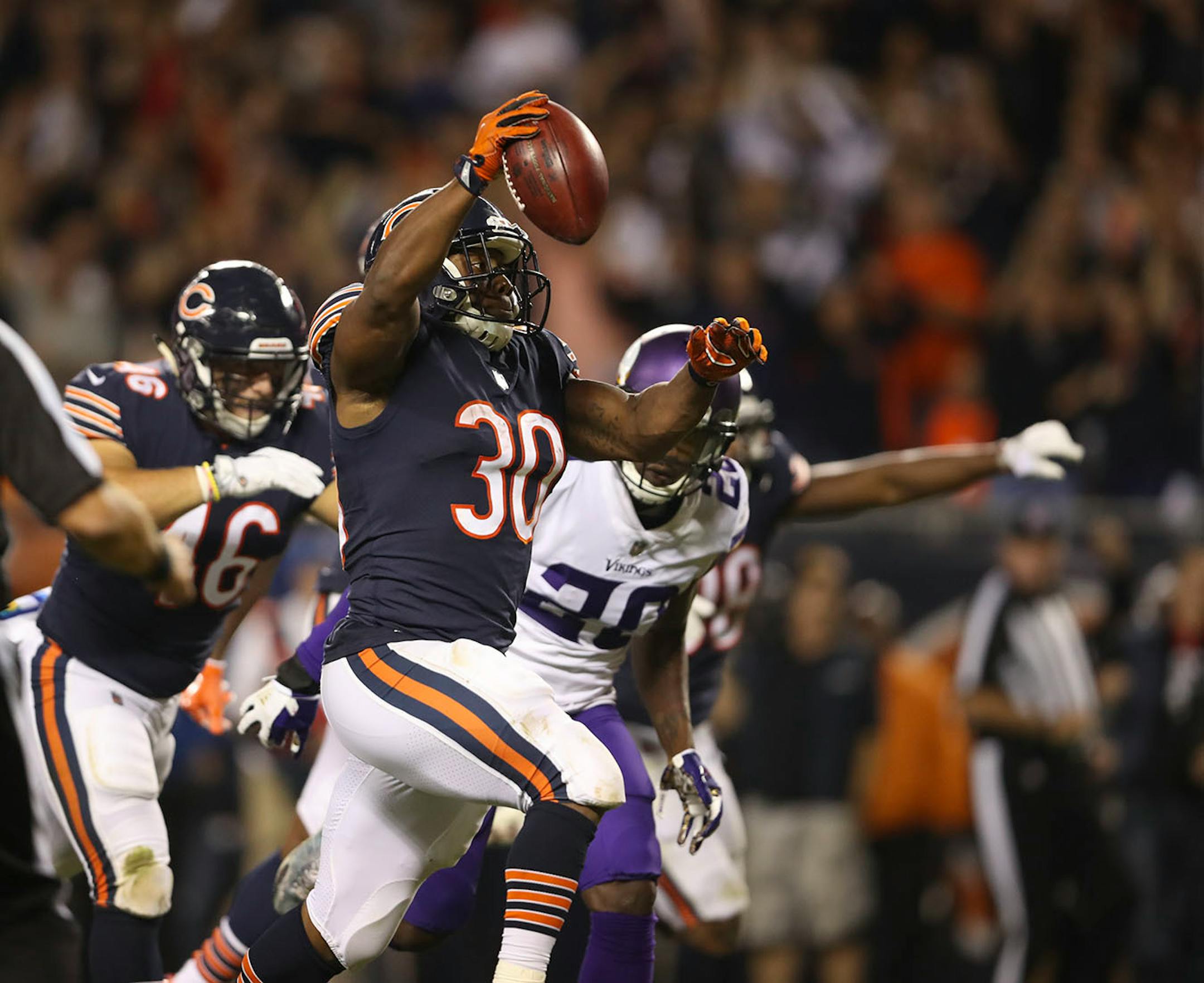 Chicago Bears running back Benny Cunningham headed for the end zone after he caught a pass from Chicago Bears punter Pat O'Donnell on a trick play that resulted in a 38 yard touchdown play in the third quarter. ] JEFF WHEELER ï jeff.wheeler@startribune.com The Minnesota Vikings beat the Chicago Bears 20-17 in an NFL Monday Night Football game on October 9, 2017 at Soldier Field in Chicago.