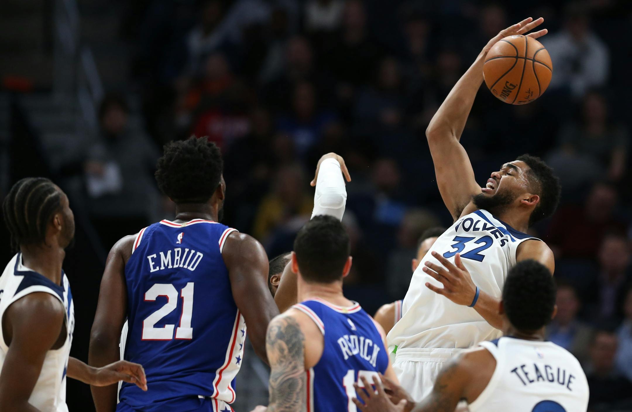Minnesota Timberwolves center Karl-Anthony Towns (32) tipped the ball to a teammate during NBA action at Target Center Tuesday December 12, 2017 in Minneapolis, MN.] The Minnesota Timberwolves hosted the Philadelphia 76ers at Target Center. JERRY HOLT � jerry.holt@startribune.com