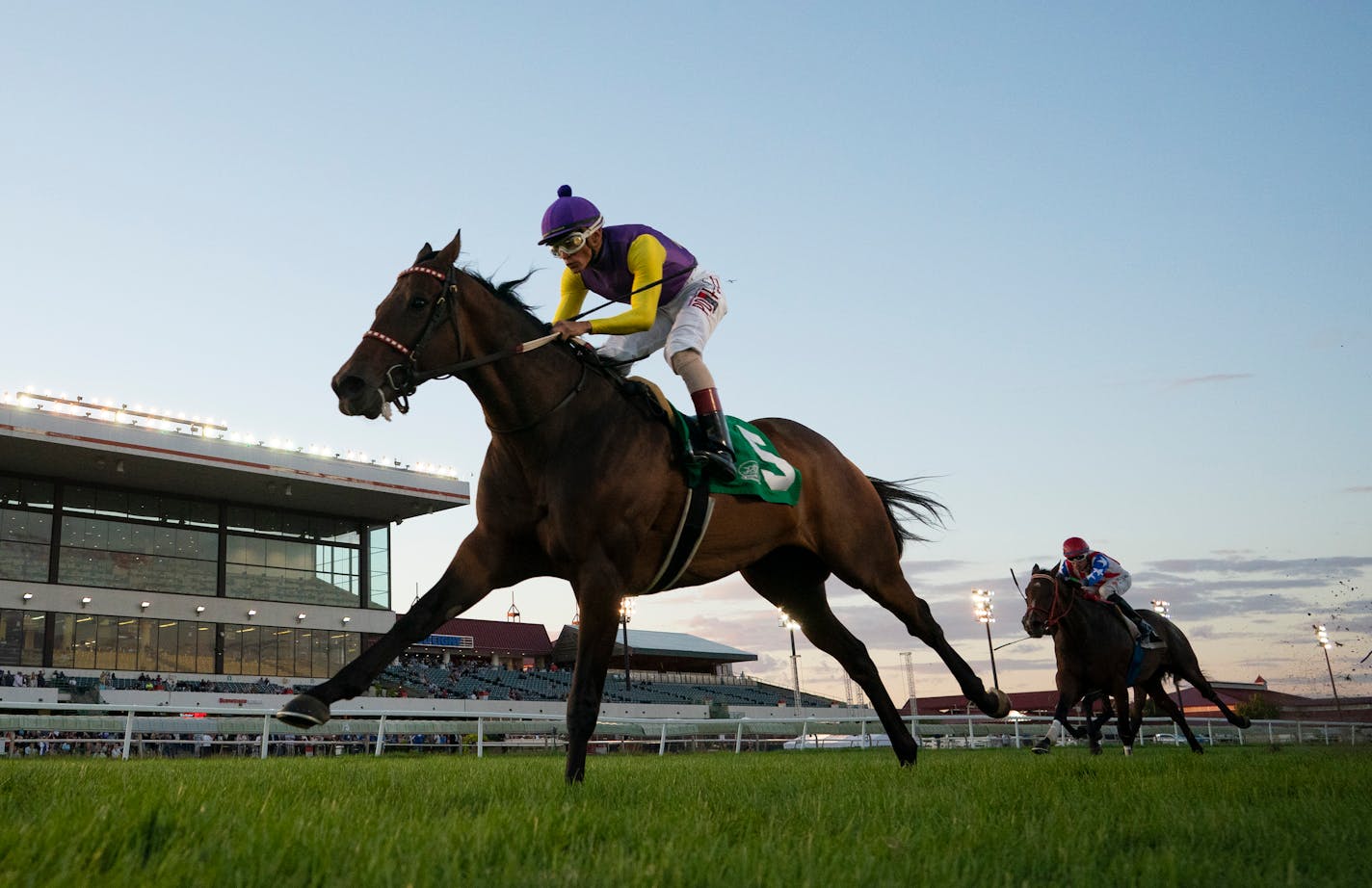 Roimes Chirinos, astride Cinco Star, the favorite, won the $100,000 Blair's Cove Minnesota Turf Championship. ] JEFF WHEELER • jeff.wheeler@startribune.com