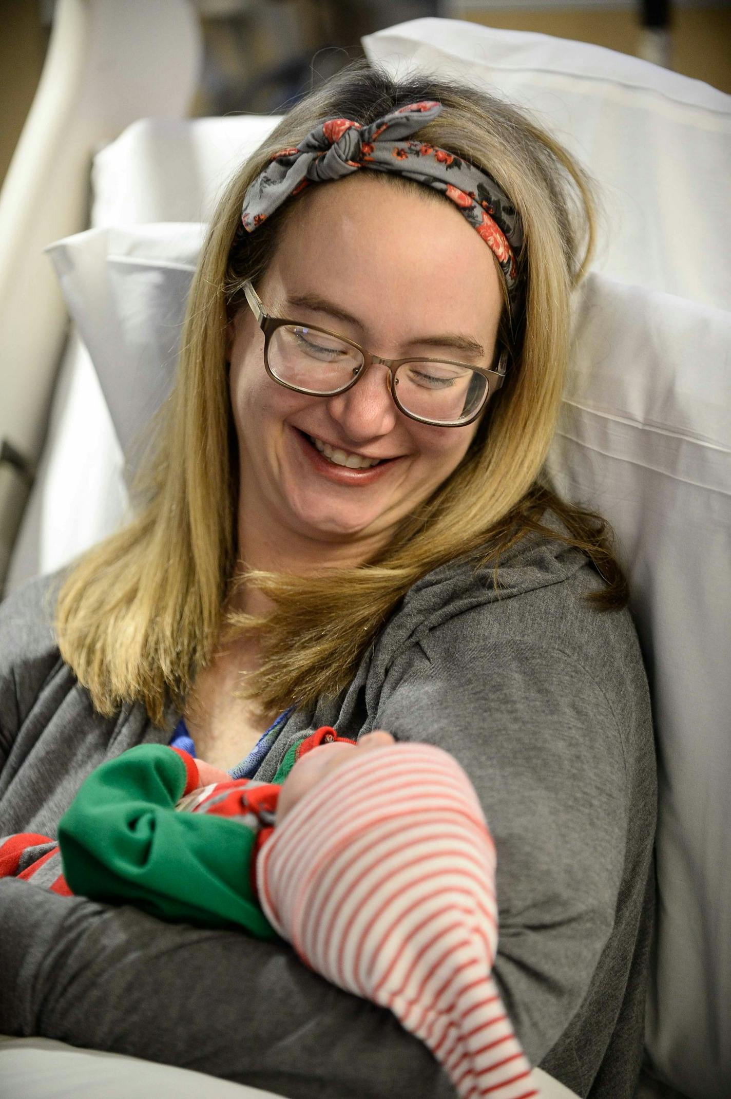 Hannah Lindeman held her newborn daughter, Poppy, in her hospital room Monday night. ] AARON LAVINSKY &#xef; aaron.lavinsky@startribune.com Taylor Lindeman delivered his family's best Christmas present Monday along a frigid roadside in Chisago City shortly after his pregnant wife Hannah said he'd better call an ambulance. We photograph Taylor, Hannah and their newborn daughter, Poppy, on Monday, Dec. 25, 2017 at United Hospital in St. Paul, Minn.