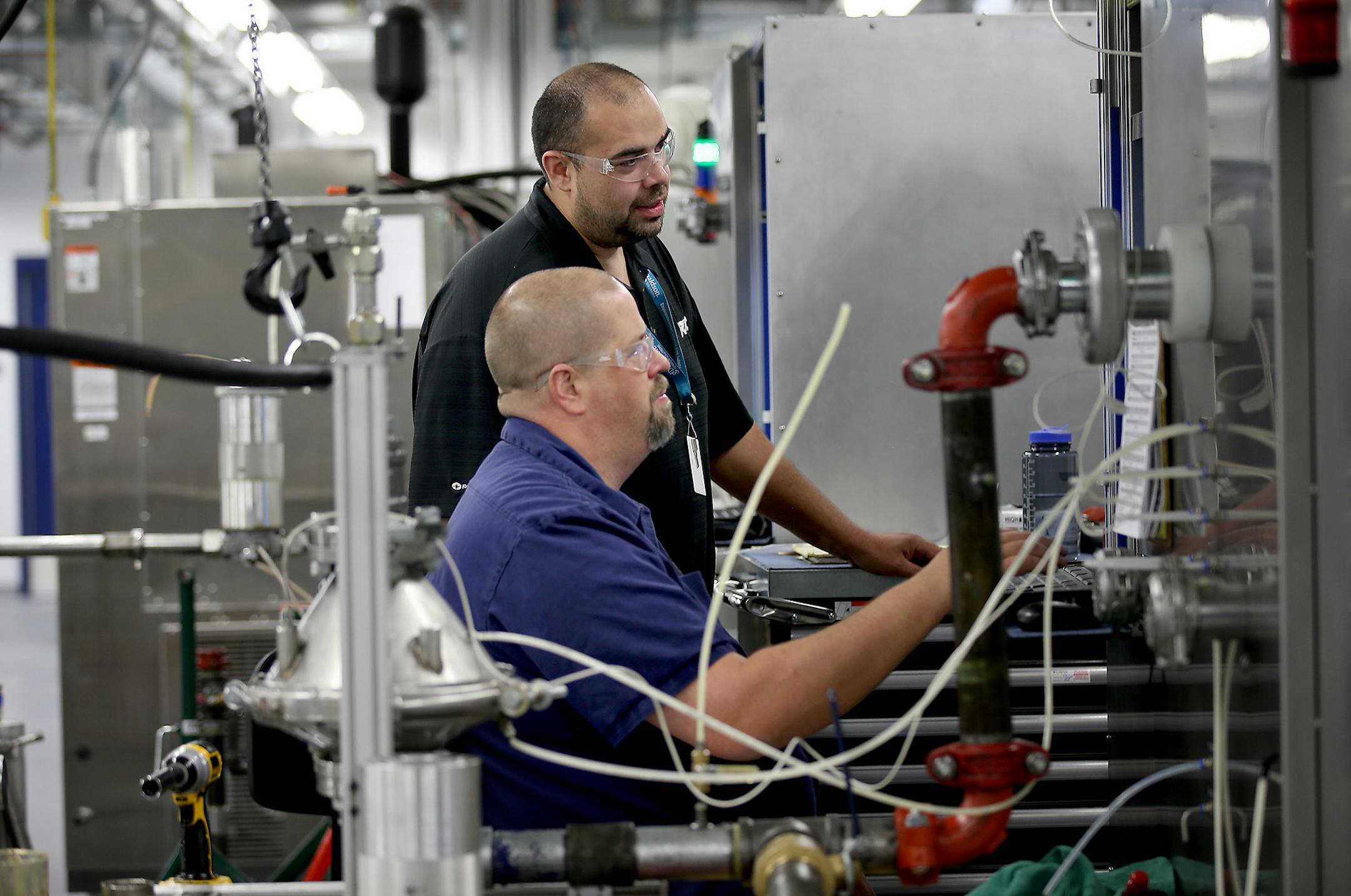 George Luna, left, and Paul Larson worked on pressure drop testing at Donaldson Company, Wednesday, October 22, 104 in Bloomington, MN. ] (ELIZABETH FLORES/STAR TRIBUNE) ELIZABETH FLORES • eflores@startribune.com