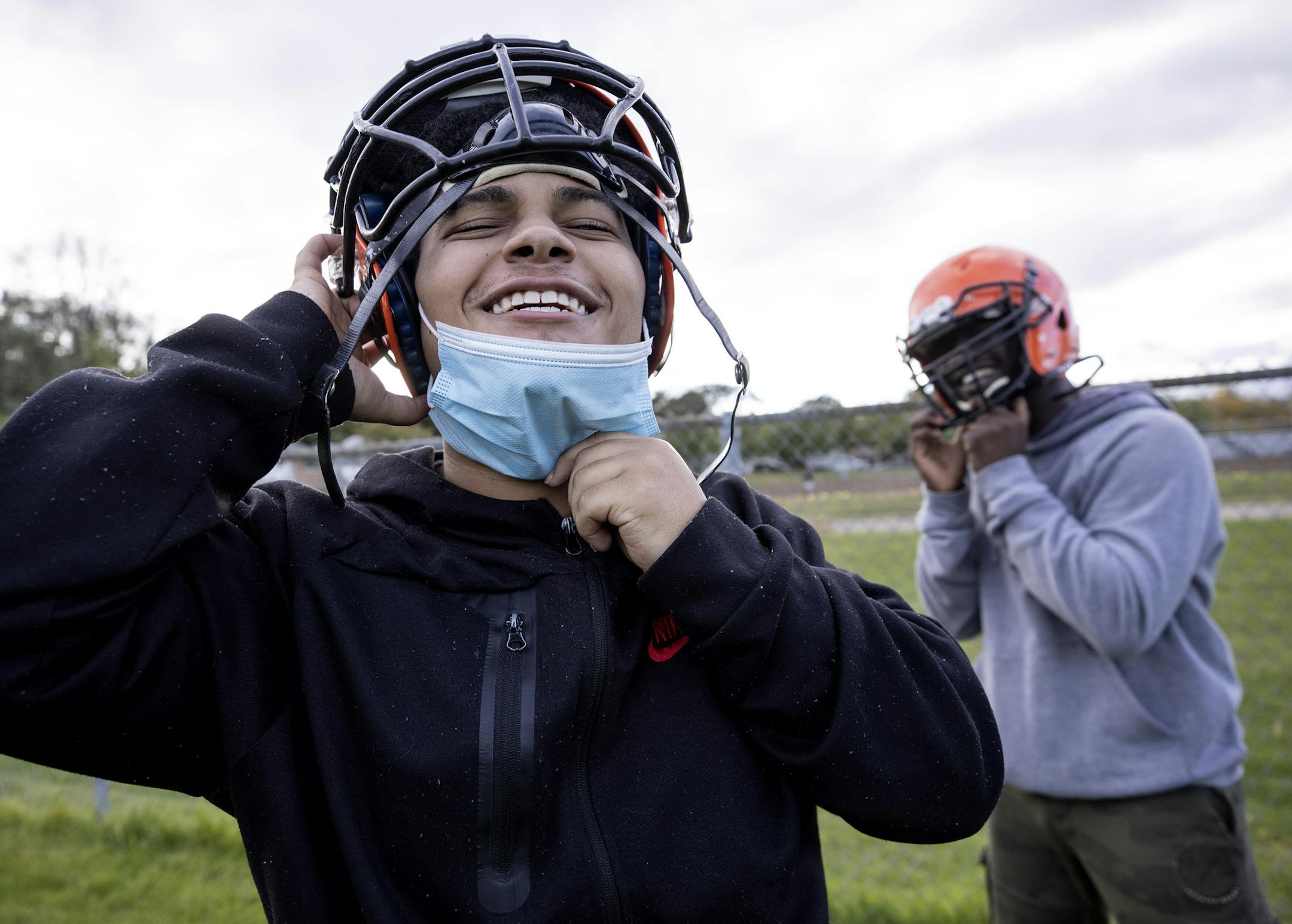 Shawn Jones, 15, put on his helmet for practice at Humboldt High School. ] CARLOS GONZALEZ • cgonzalez@startribune.com – Minneapolis, MN – September 27, 2020, U.S. Bank Stadium, NFL, Minnesota Vikings vs. Tennessee Titans