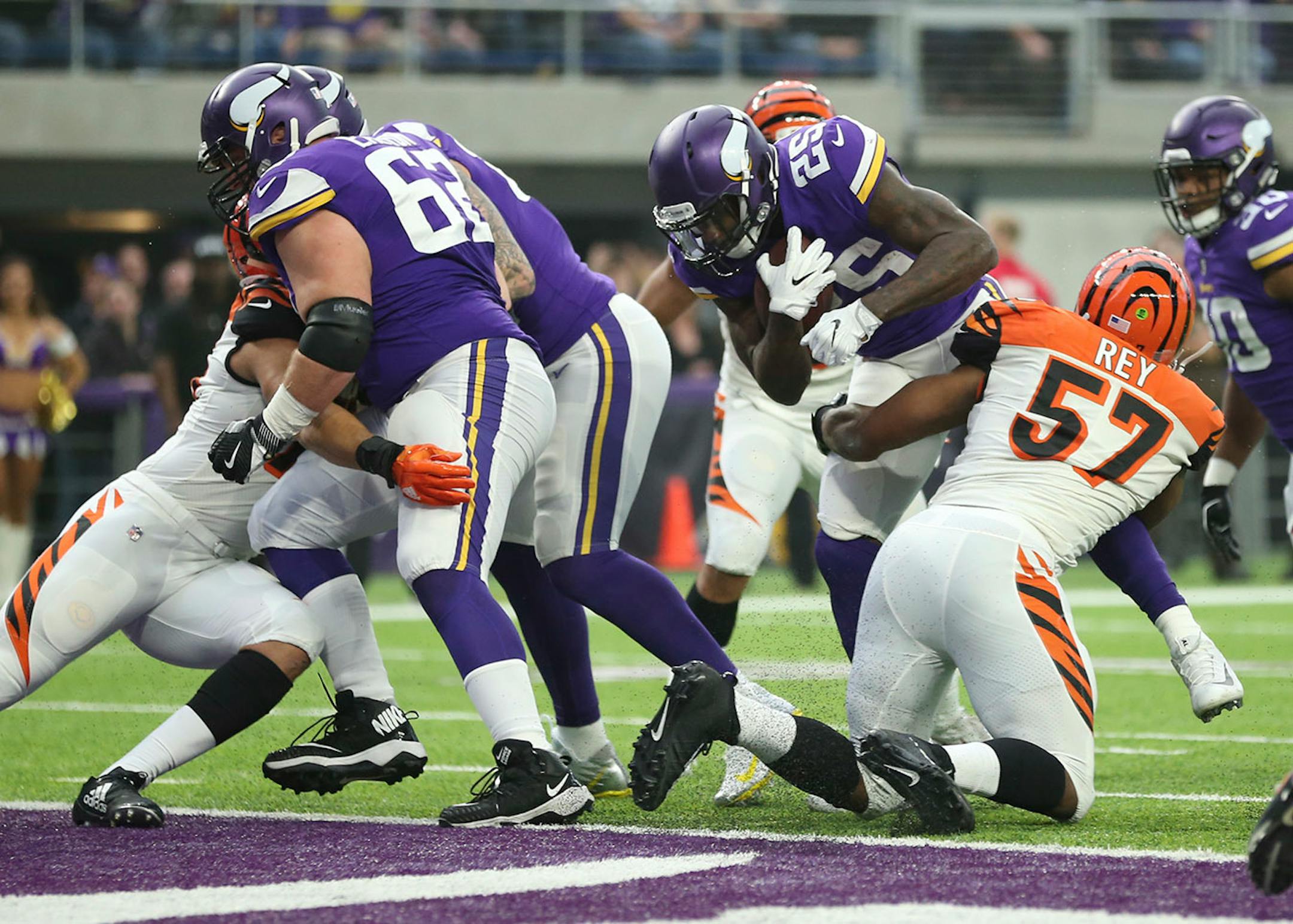 Vikings running back Latavius Murray (25) pounded through the line for a 1-yard touchdown run on the team's opening drive Sunday against the Cincinnatti Bengals. The run capped a nine-play, 75-yard drive.